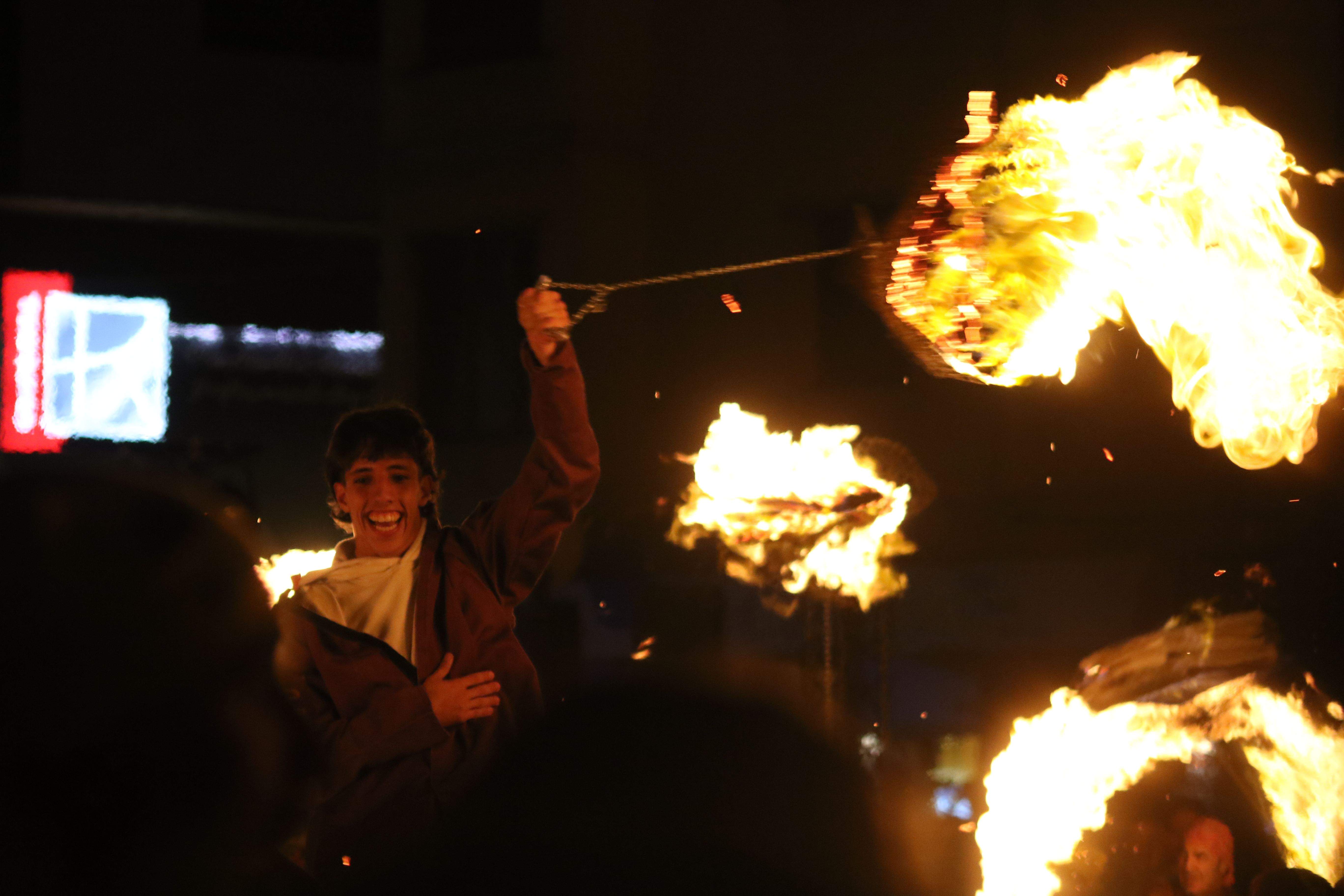 Xalant amb la falla a coll-i-bè dels companys.