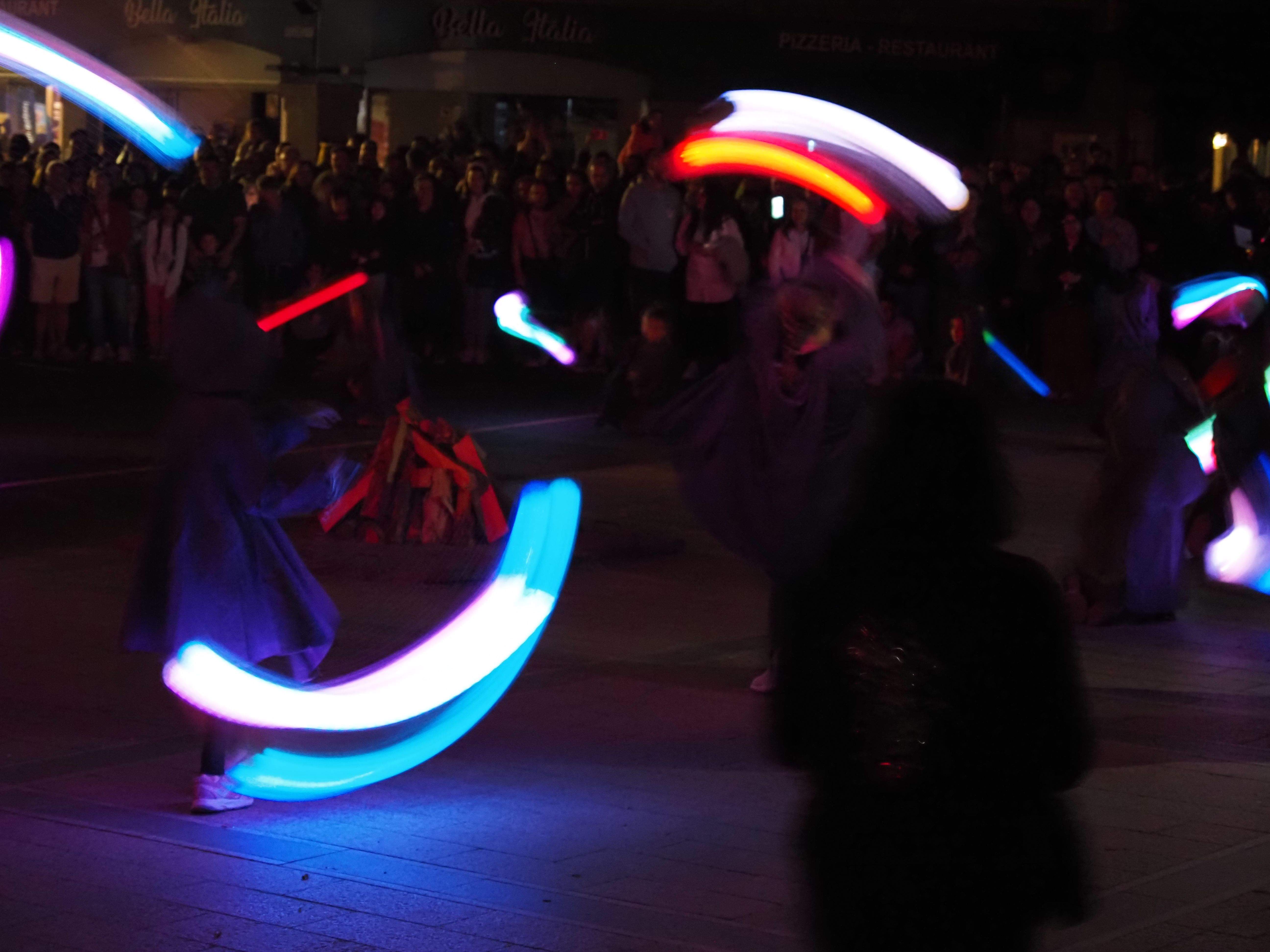 Els llumets dels més menuts a la plaça de les Arcades.