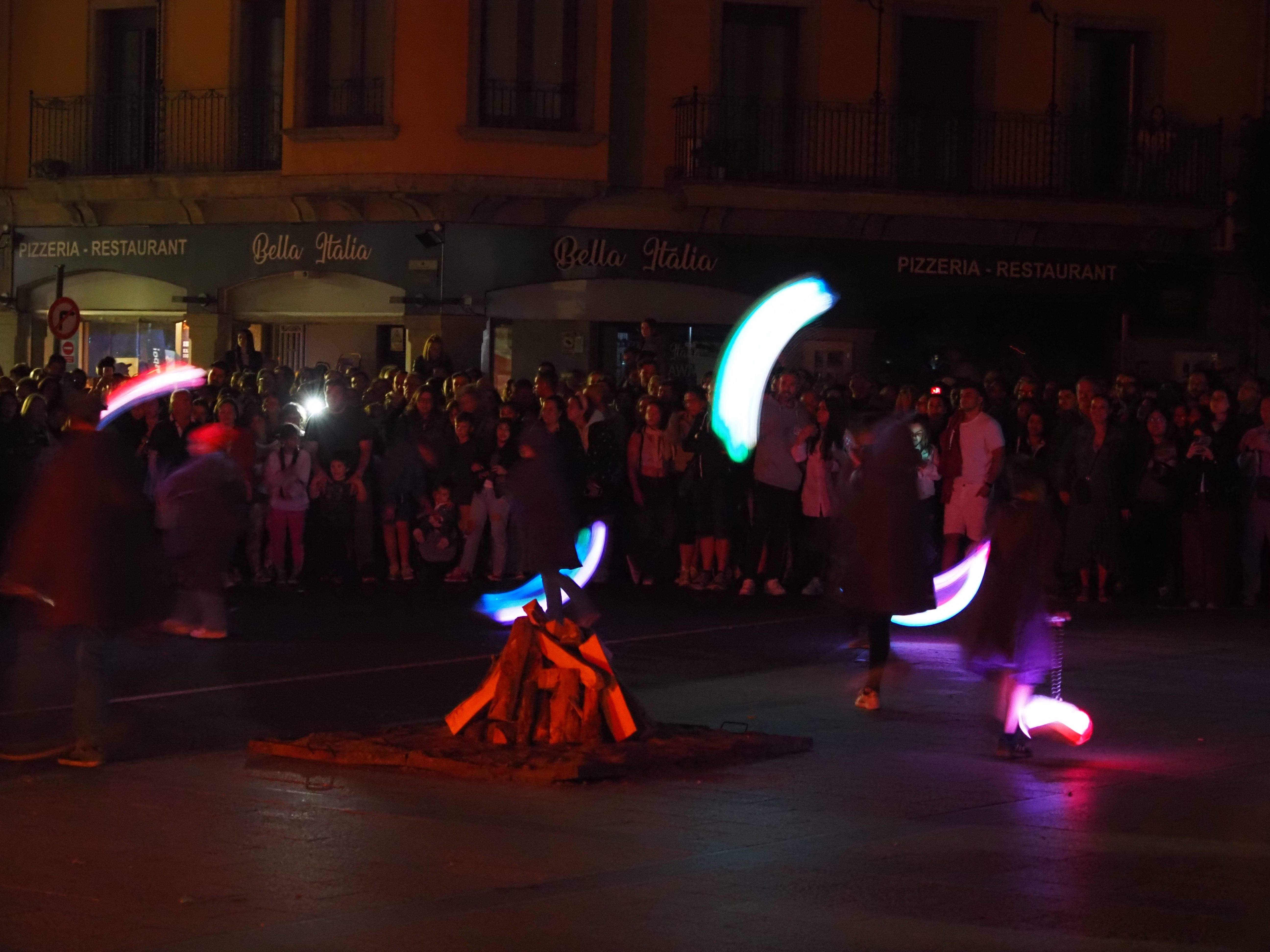 Els llumets dels més menuts a la plaça de les Arcades.
