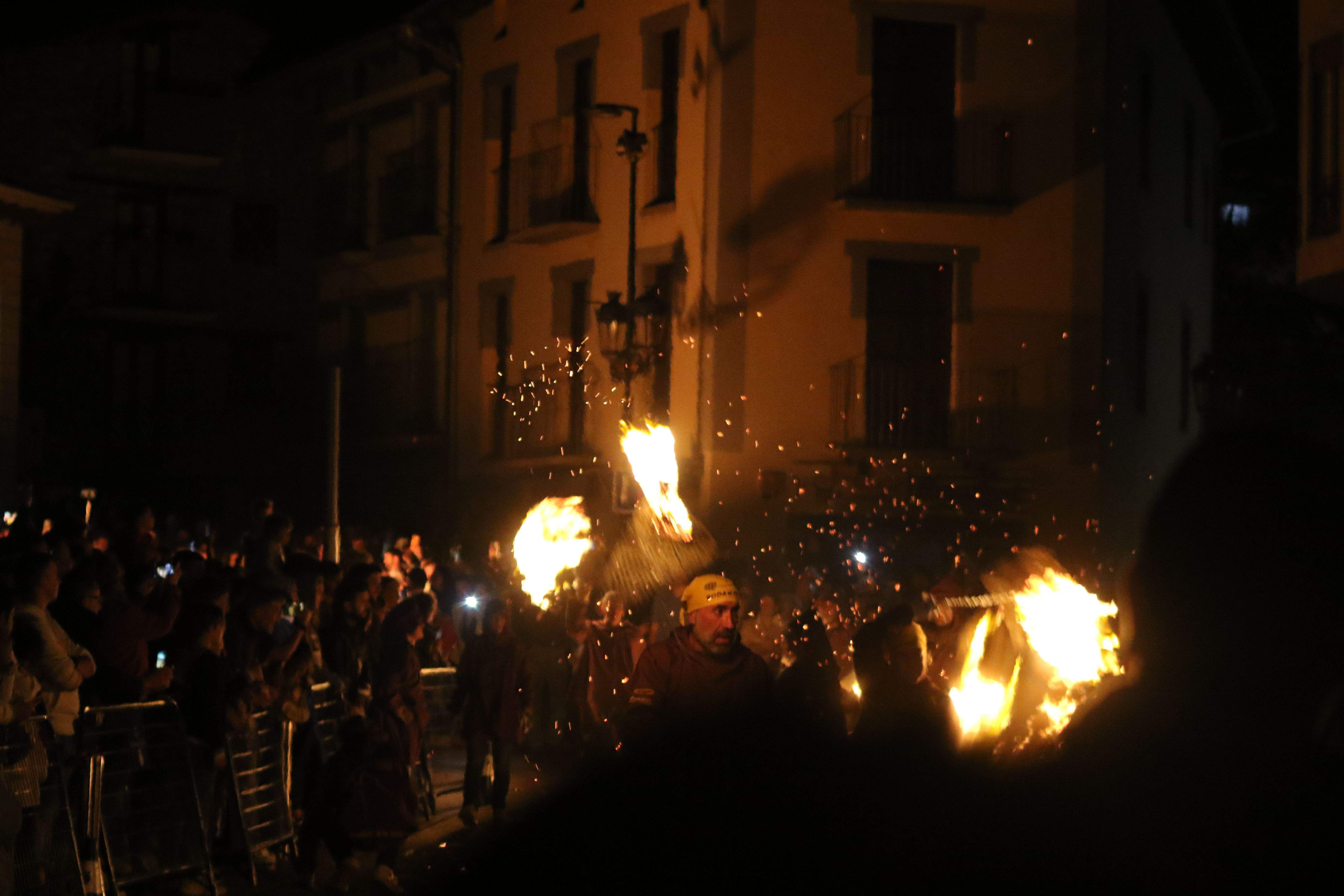 Falles davant el comú d'Andorra la Vella.