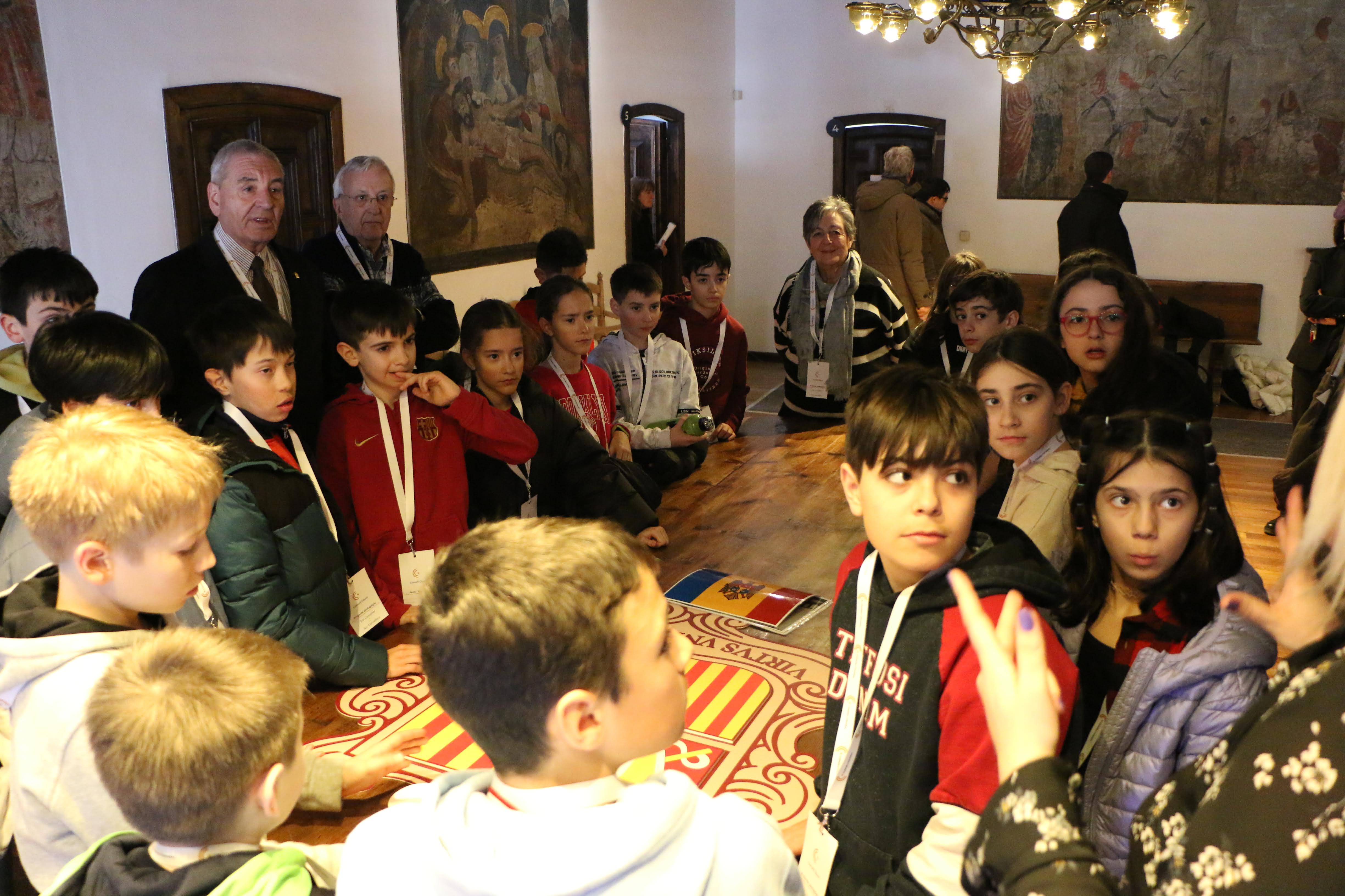 Una de les visites d'escolars a Casa de la Vall.