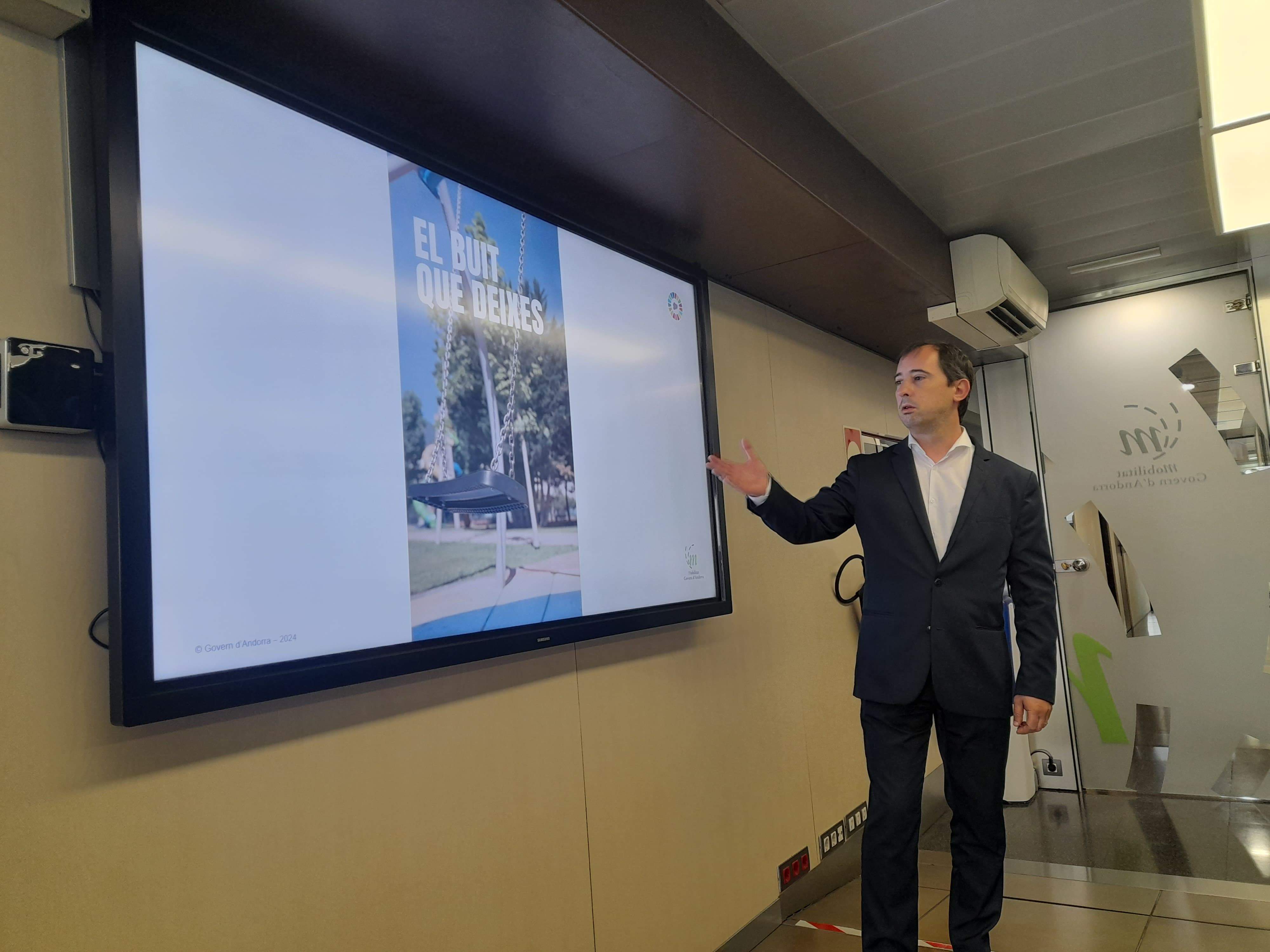 Carles Miquel presentant el dispositiu de trànsit d'estiu i la campanya per evitar accidents.