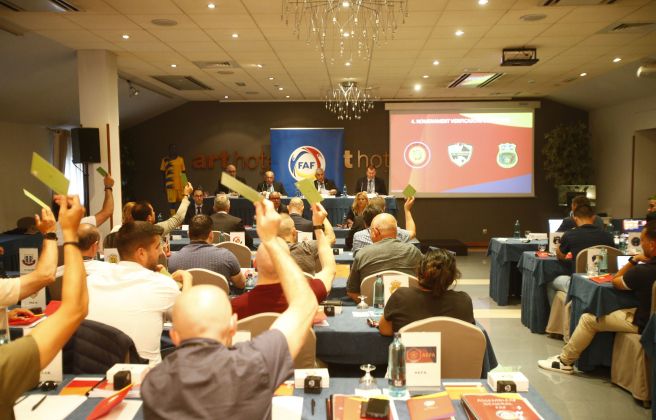 Un dels moments de la votació d'ahir a l'assemblea de la FAF. Un dels moments de la votació d'ahir a l'assemblea de la FAF.