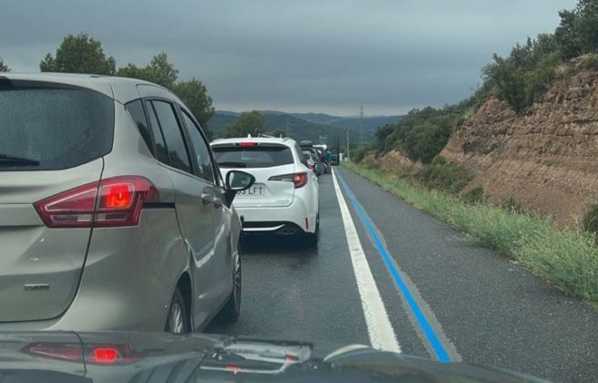 Retencions a la C-14 per culpa de l'accident. Retencions a la C-14 per culpa de l'accident.