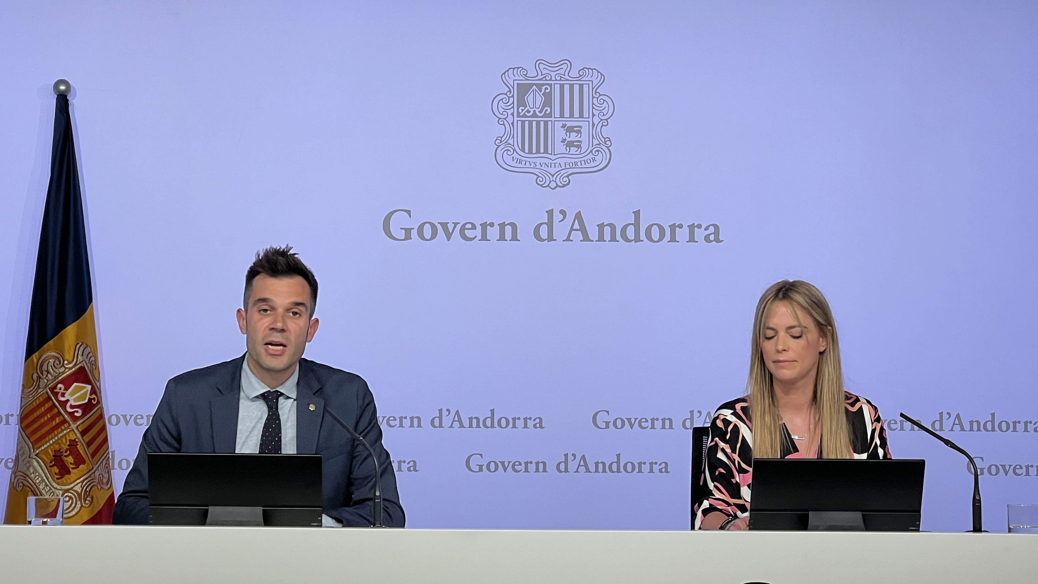 David Forné i Mariona Cadena durant la compareixença davant els periodistes. David Forné i Mariona Cadena durant la compareixença davant els periodistes.