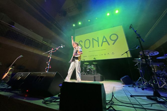 Makuka en la seva actuació a la prèvia del Sona9. Makuka en la seva actuació a la prèvia del Sona9.