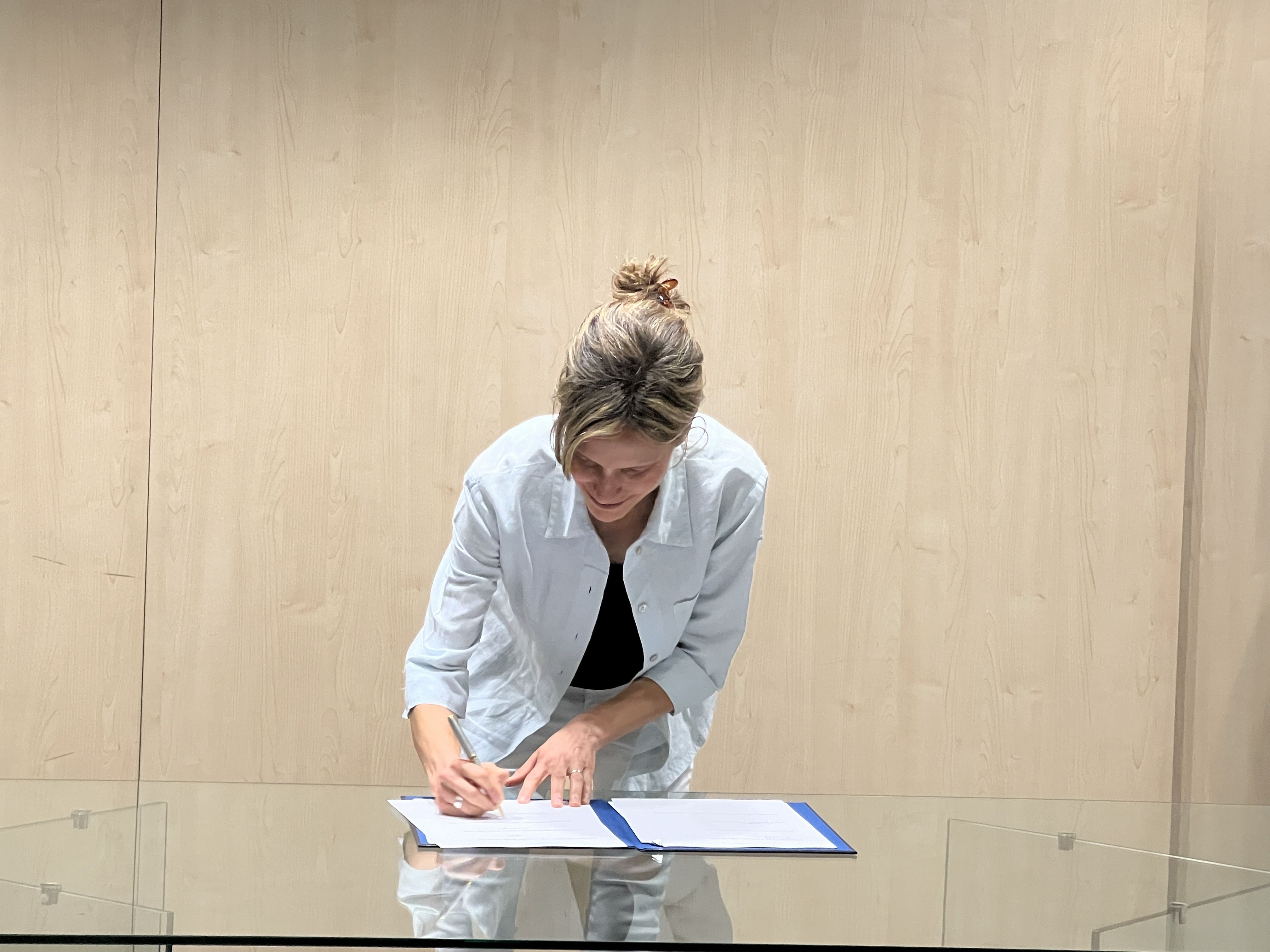 La presidenta dels dietistes i nutricionistes, Berta Jiménez, també ha signat l'acord. La presidenta dels dietistes i nutricionistes, Berta Jiménez, també ha signat l'acord.