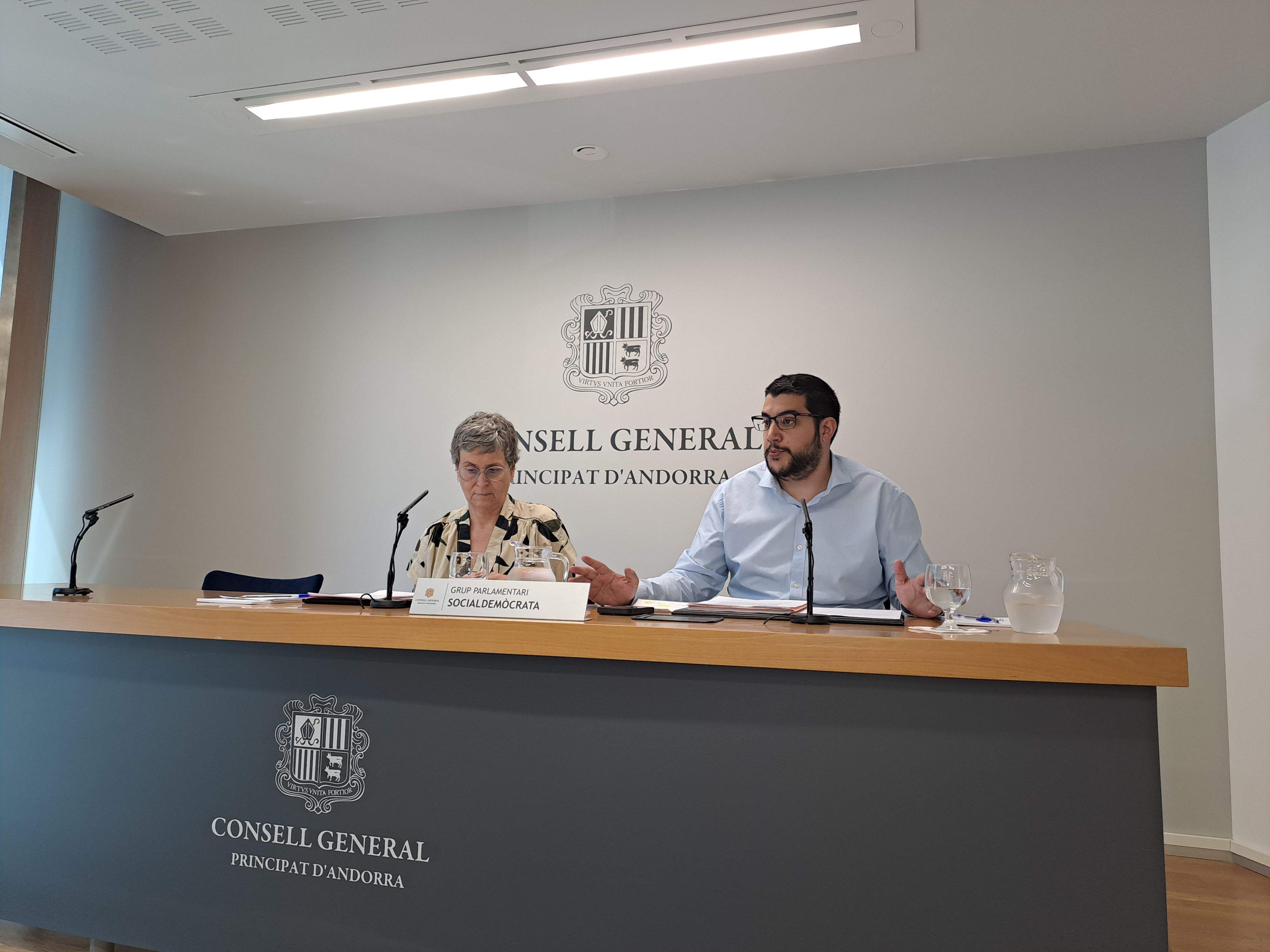 Vela i Baró presentant les esmenes.