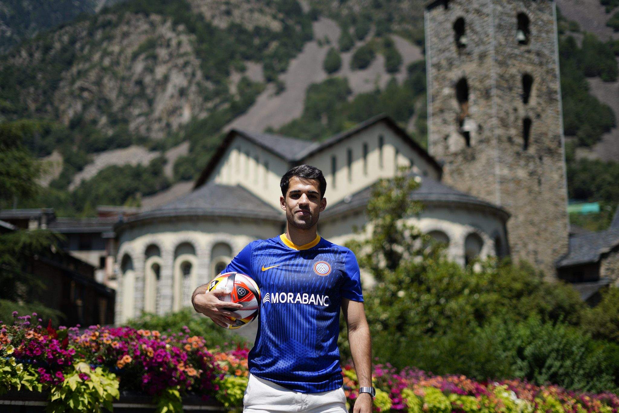 Alberto Solís ha estat presentat a l'esgésia de Sant Esteve.