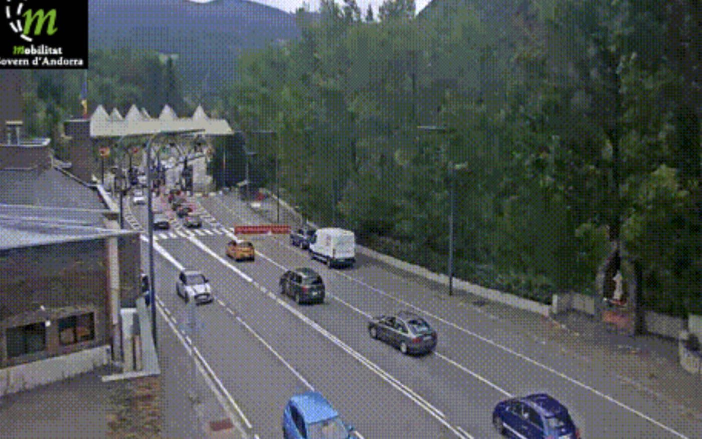 Les cues arriben fins a la frontera de la Farga de Moles.