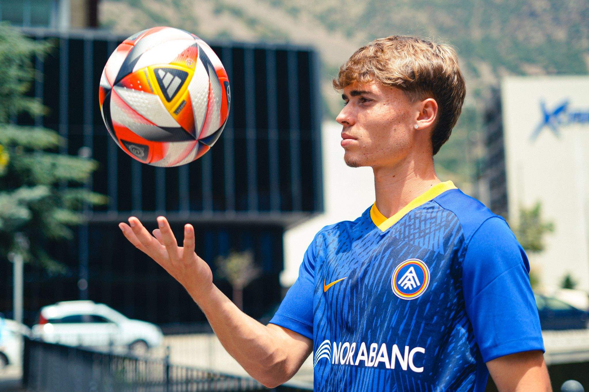 Cerdà ja llueix els seus nous colors pel centre d'Andorra la Vella. 