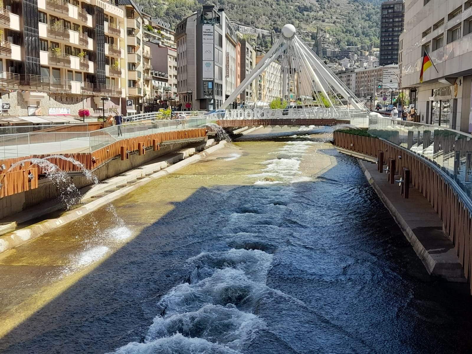 Les fonts lluminoses al Valira van ser un dels projectes més destacats en inversió del darrer mandat dels comuns.