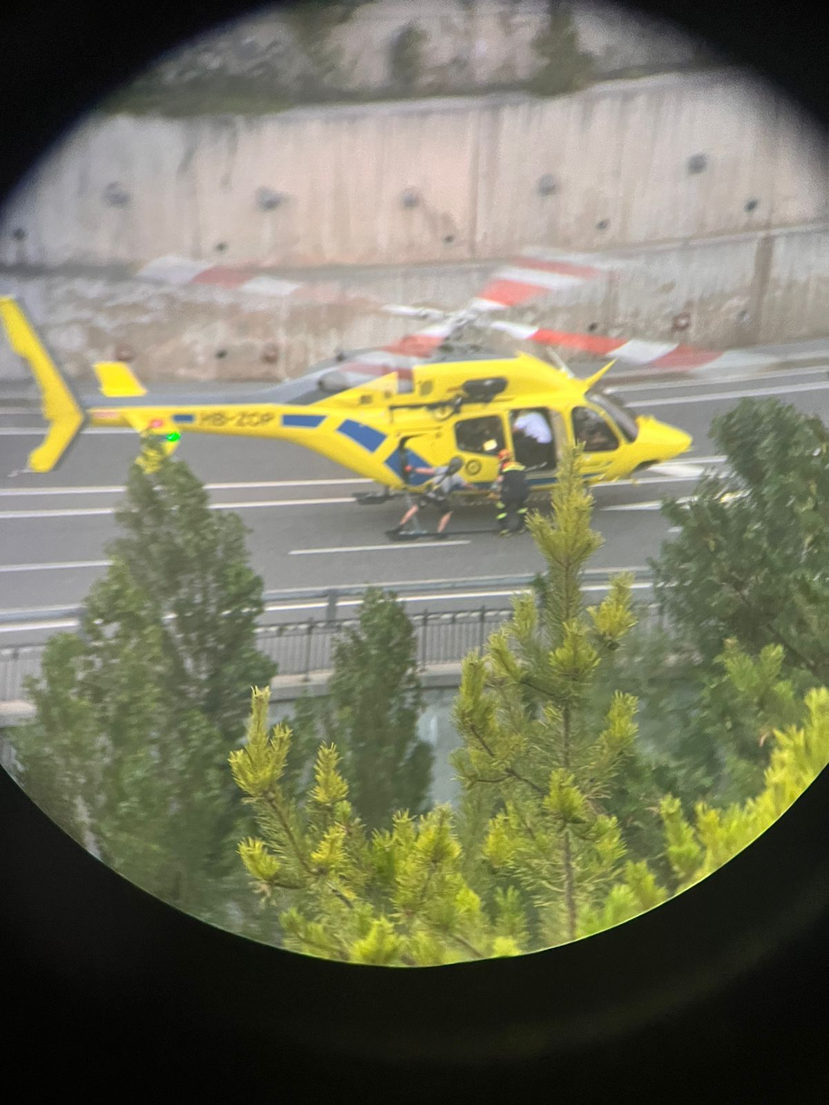 L'helicopter que ha traslladat la víctima a l'hospital.