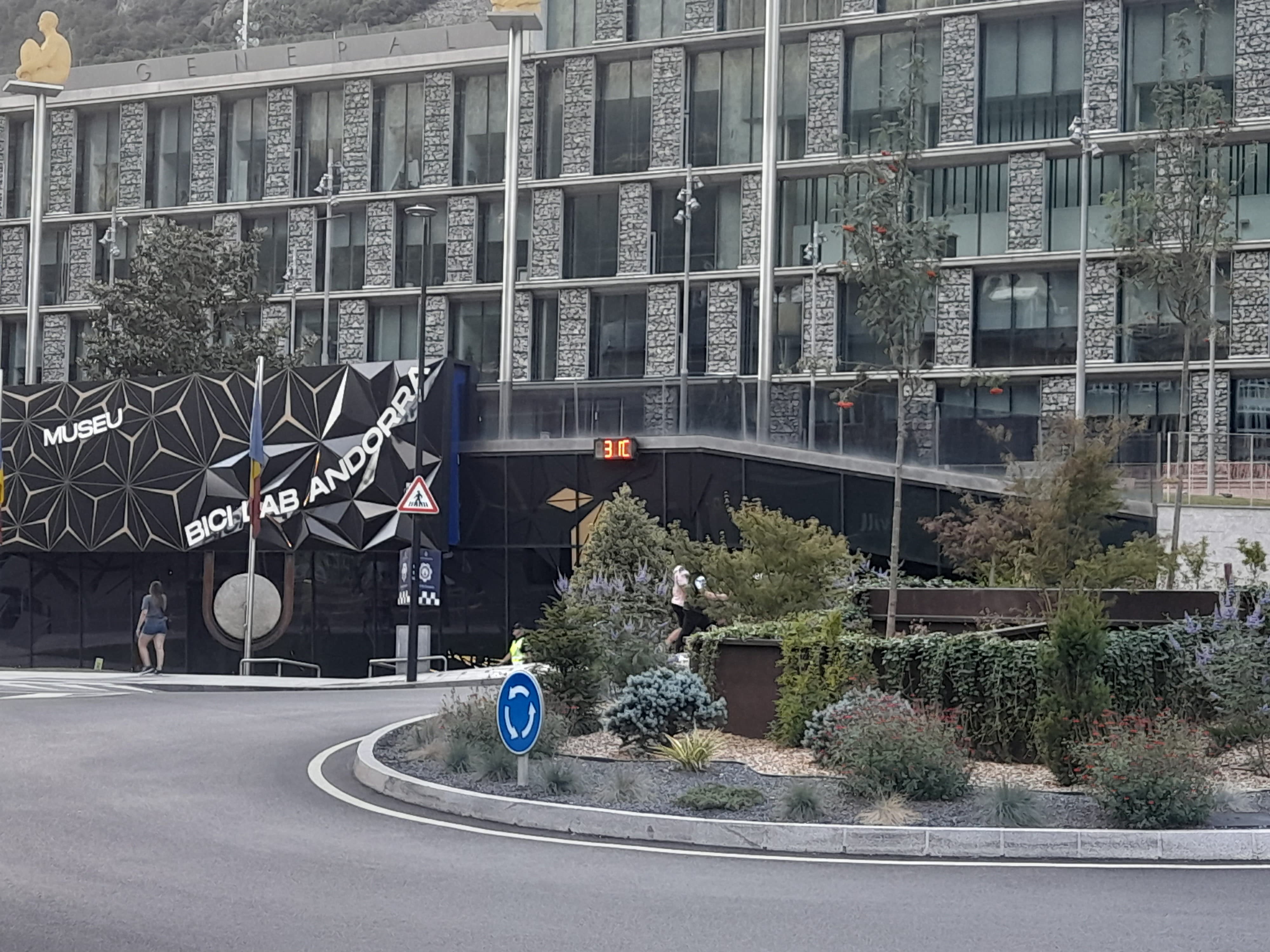 El termòmetre marcava 31 graus a Andorra la Vella a les 20 hores.