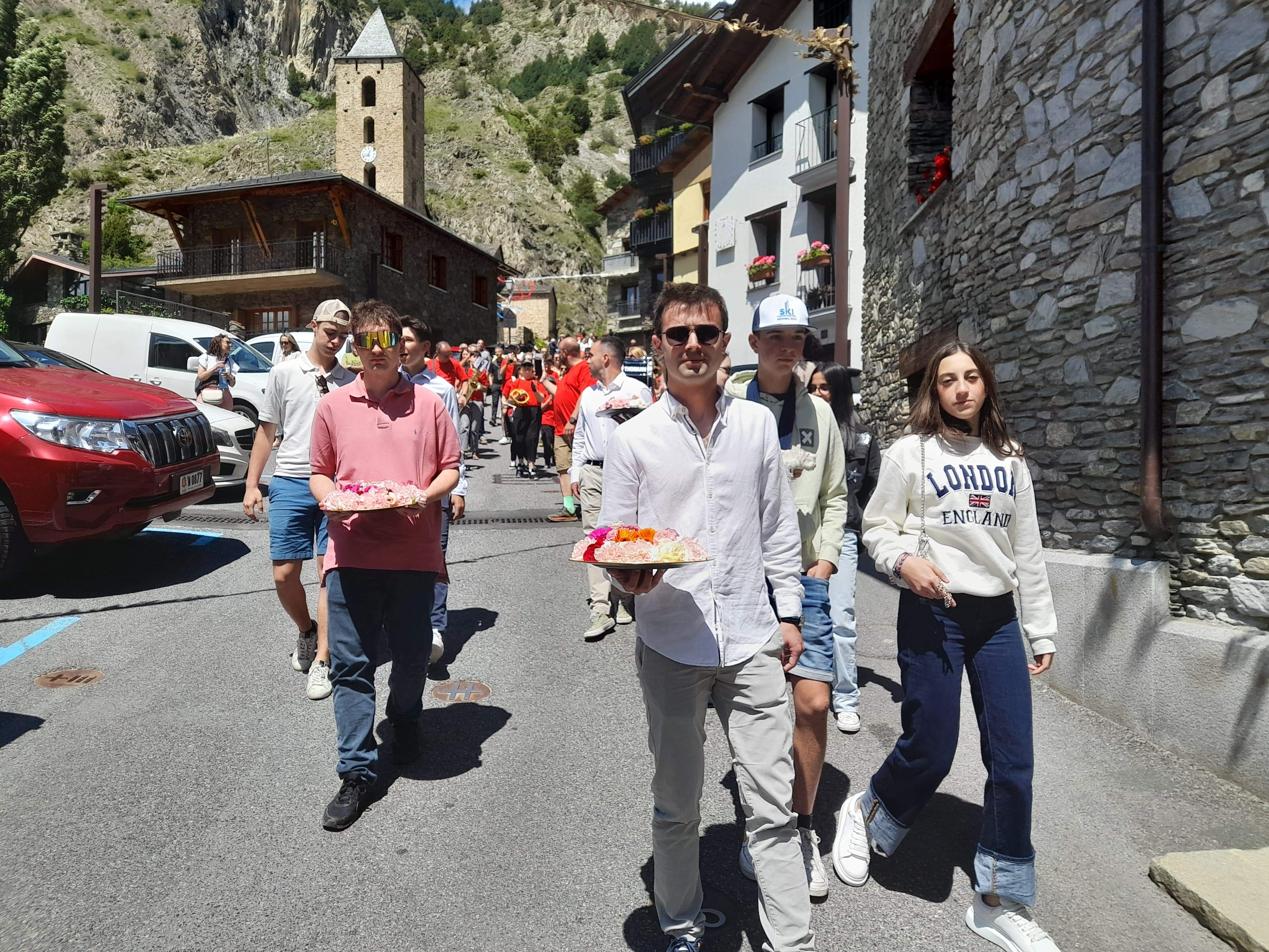 Els plats amb les flors.