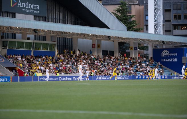 L'Estadi Nacional ha aplegat a la majoria de seguidors de la UE Santa Coloma.