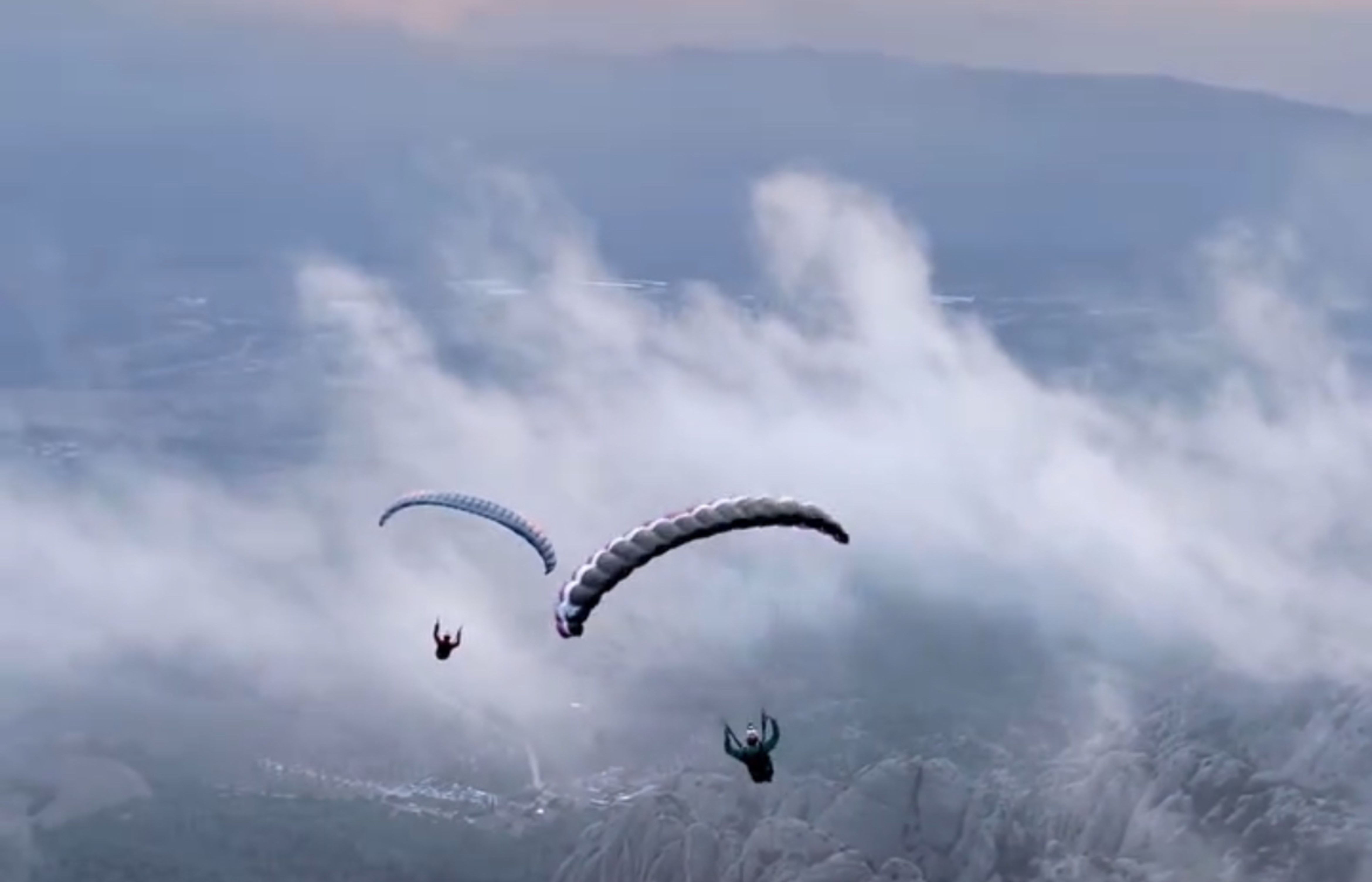 Una imatge d'arxiu d'una activitat de parapent.