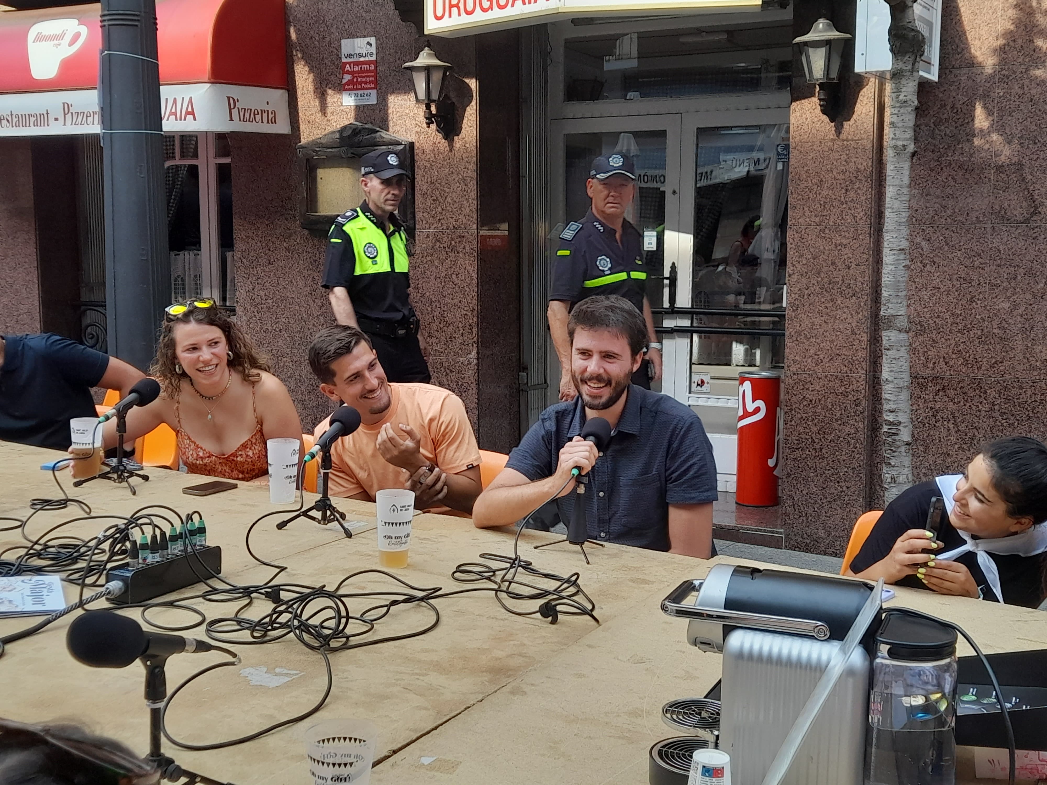 Cerni Cairat durant l'entrevista a la Ràdio de Festa Major. Cerni Cairat durant l'entrevista a la Ràdio de Festa Major.