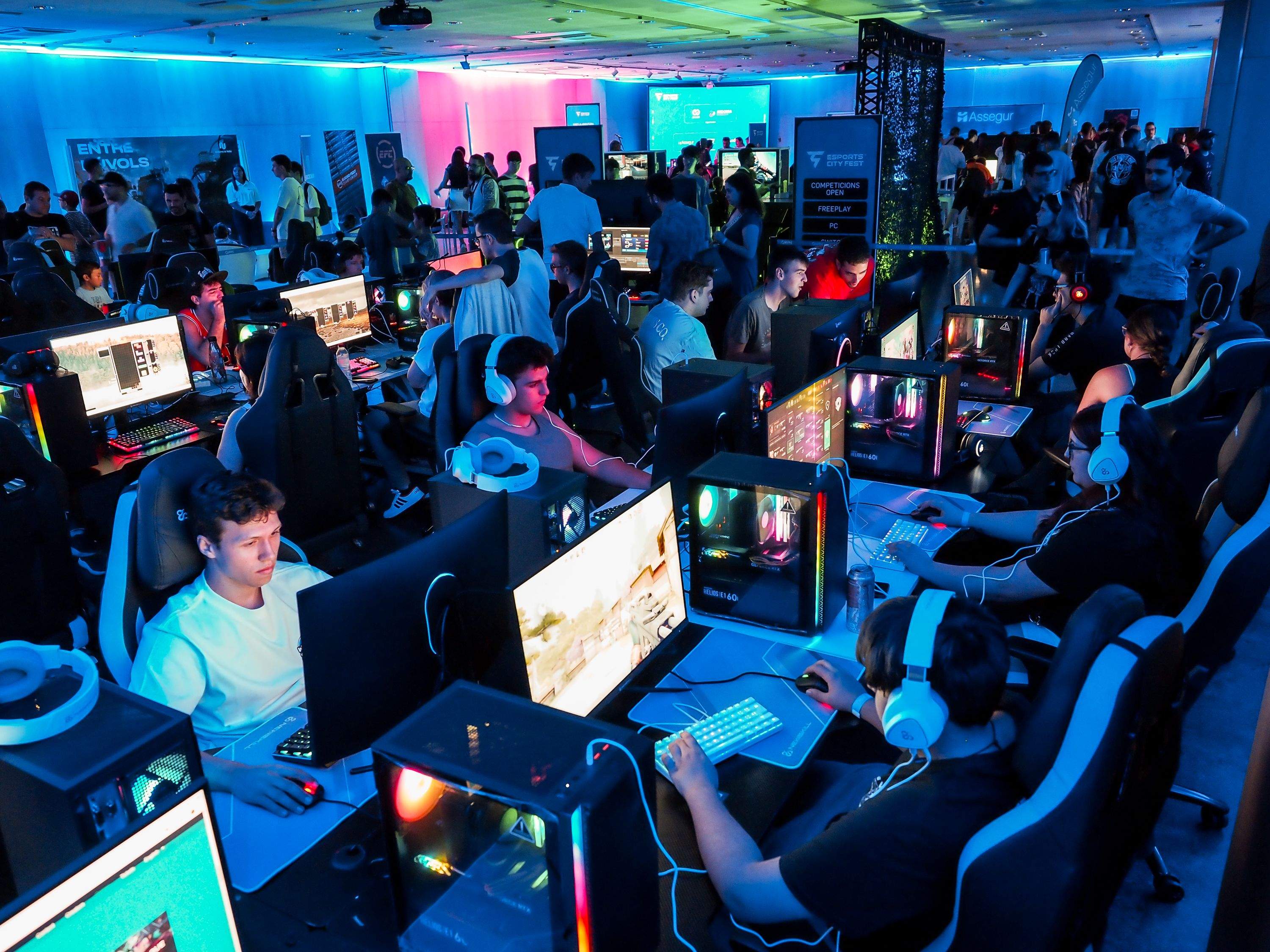 Participants a l'eSports City Fest.