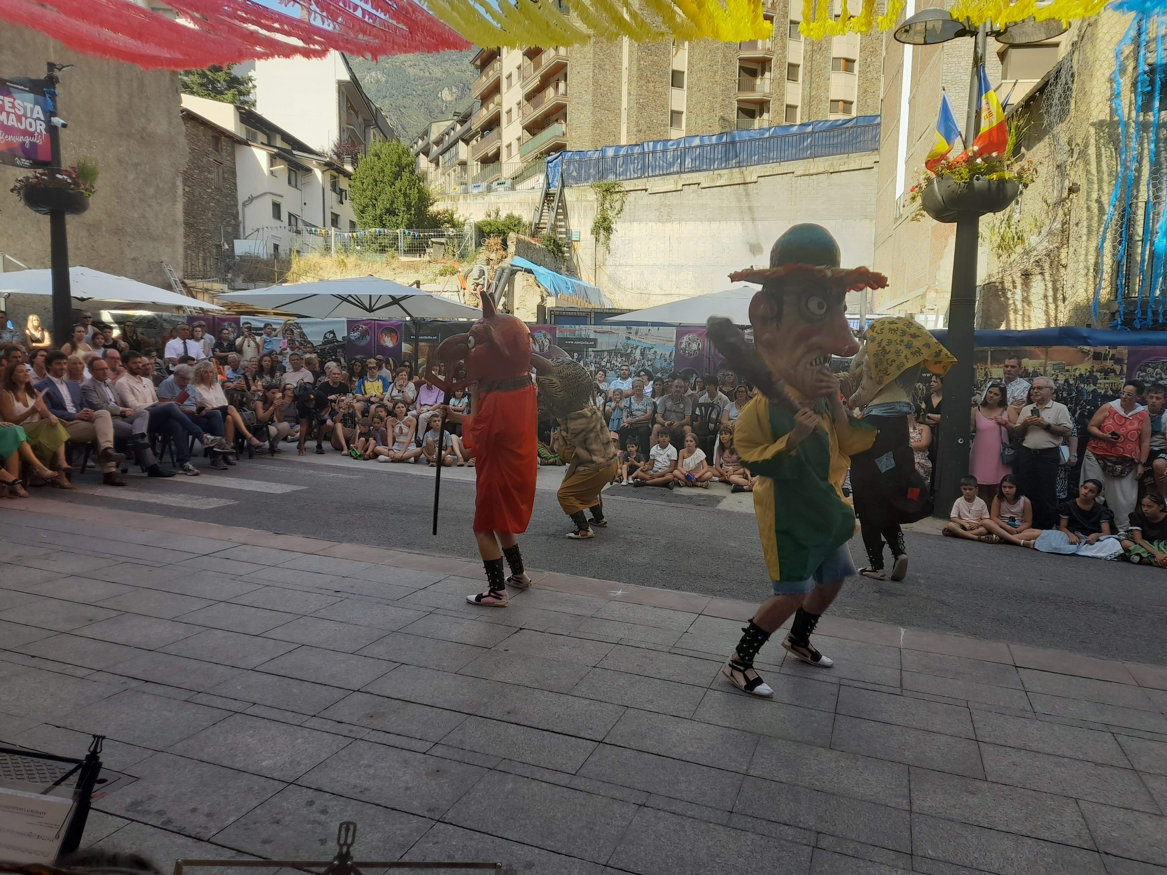 Els capgrossos també han ballat. Els capgrossos també han ballat.