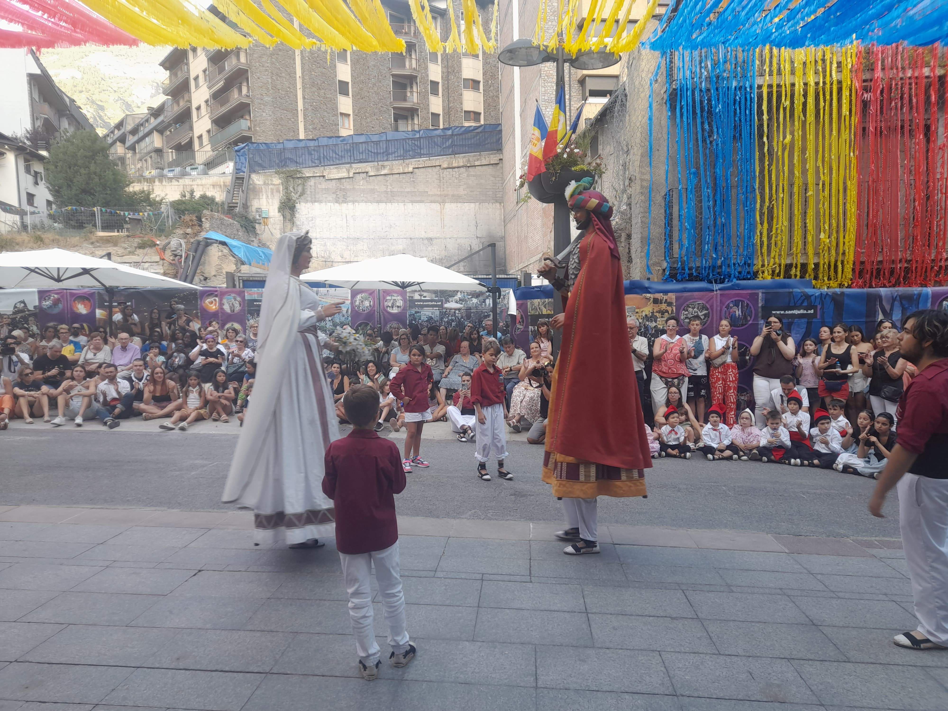 Els gegantons ballant. Els gegantons ballant.