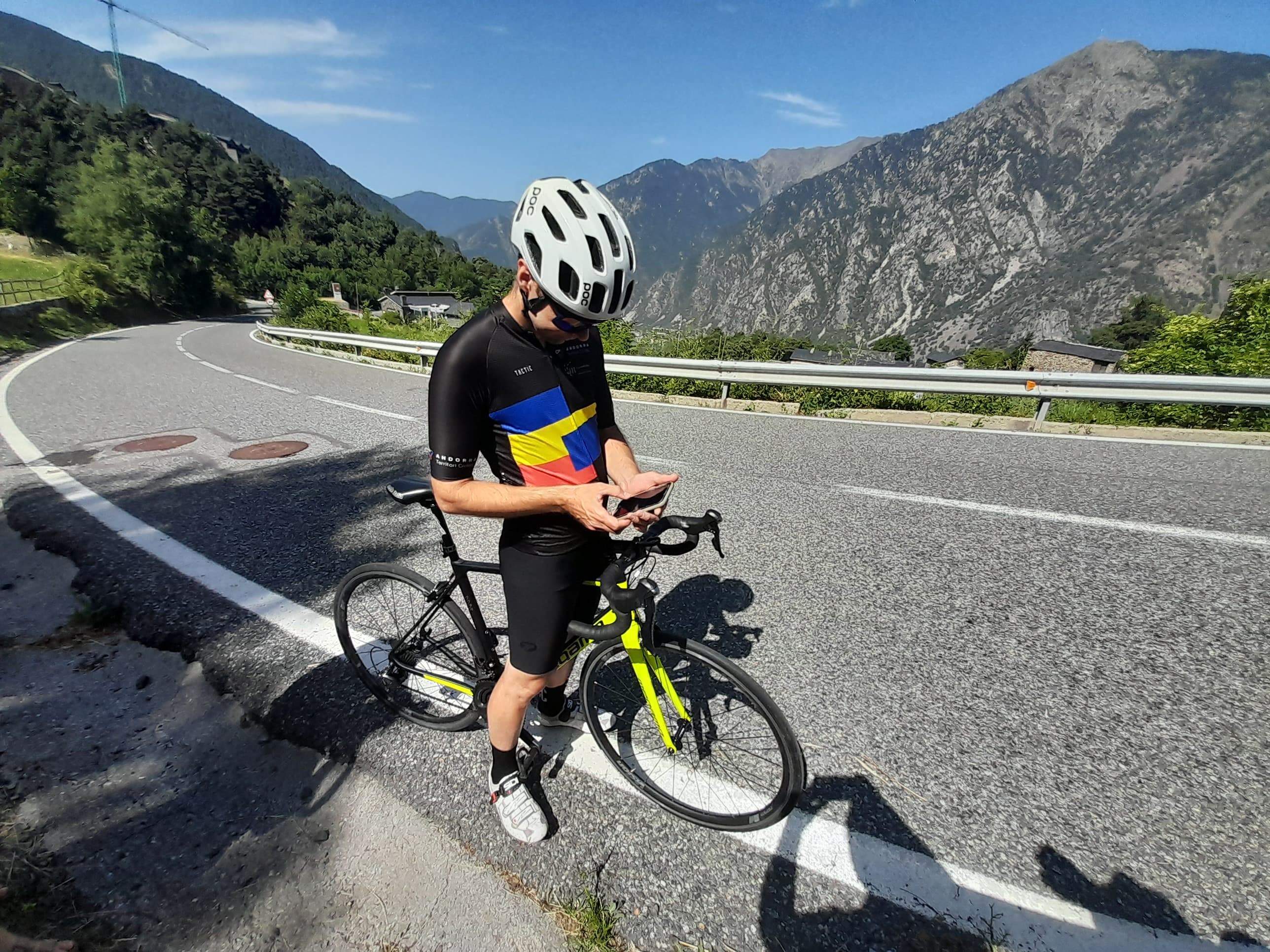 Un ciclista activant l'alerta.
