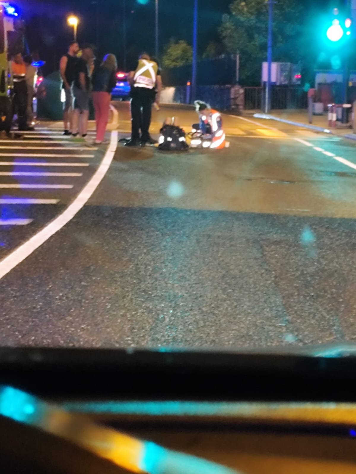 Els serveis d'emergències actuant en el lloc de l'atropellament.