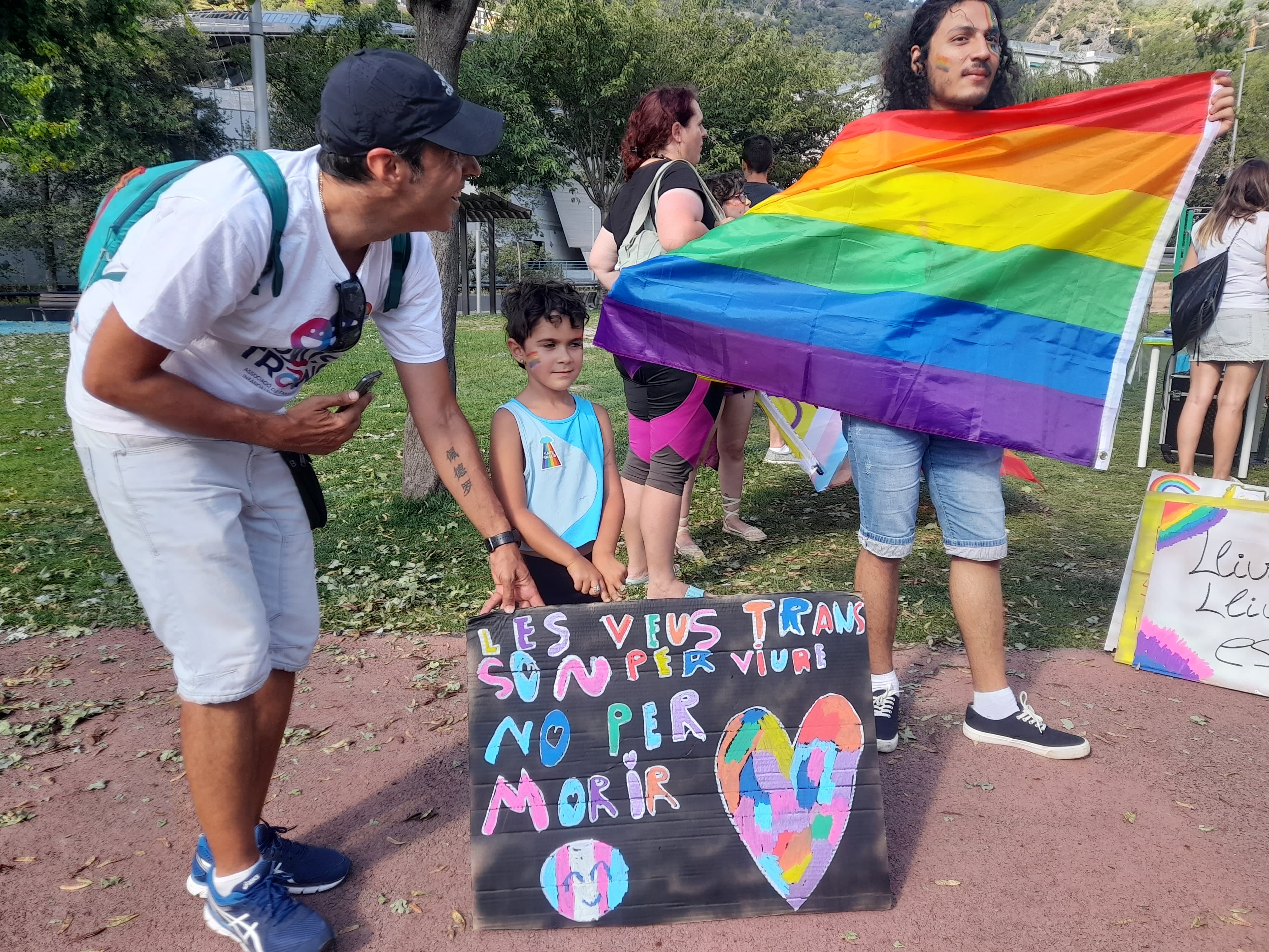 Un dels assistents que ha vingut a la 'Pride' amb la seva família des de Tarragona. Un dels assistents que ha vingut a la 'Pride' amb la seva família des de Tarragona.
