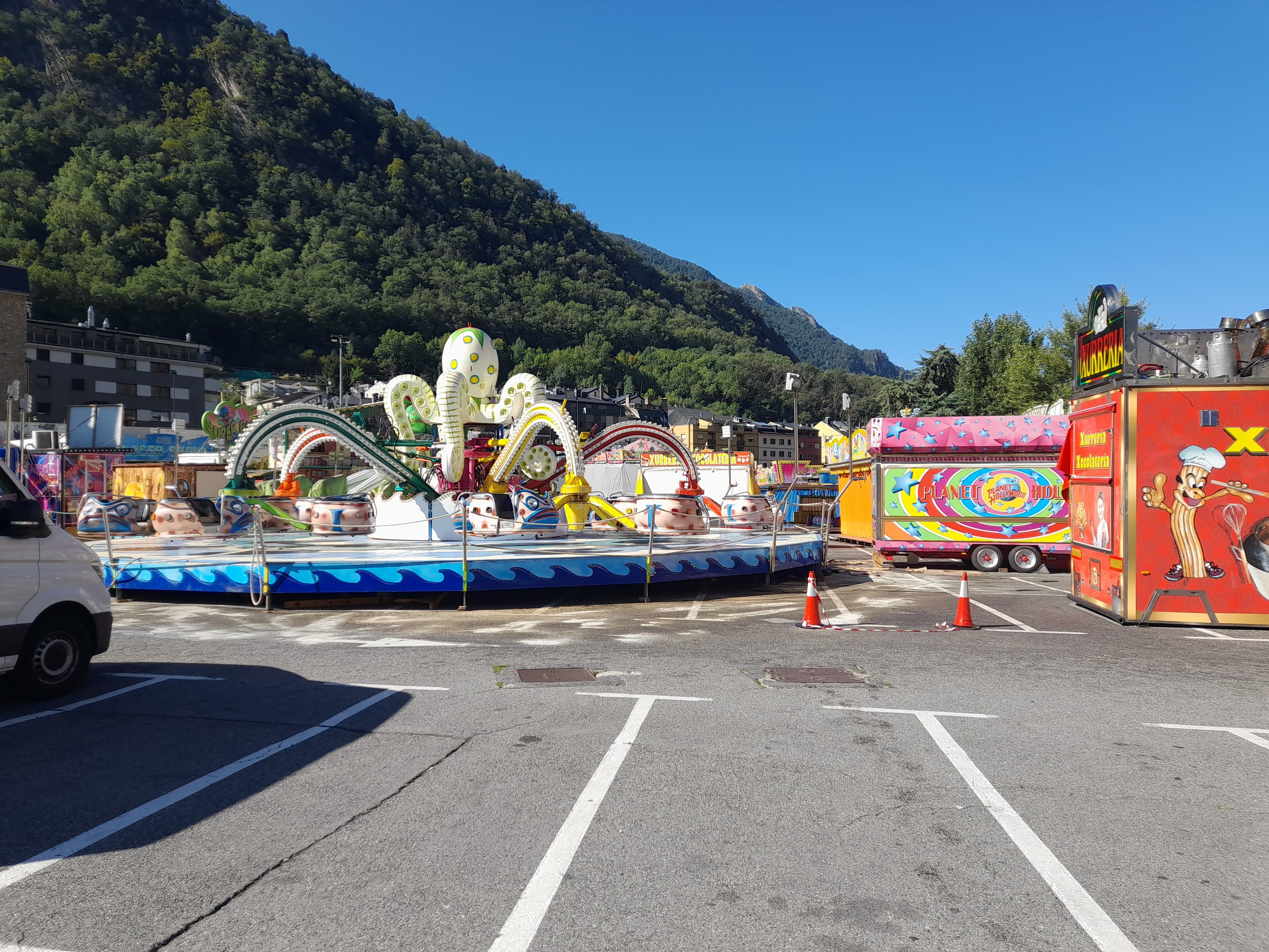 L'atracció del pop aquest matí amb les restes de sepiolita al terra.