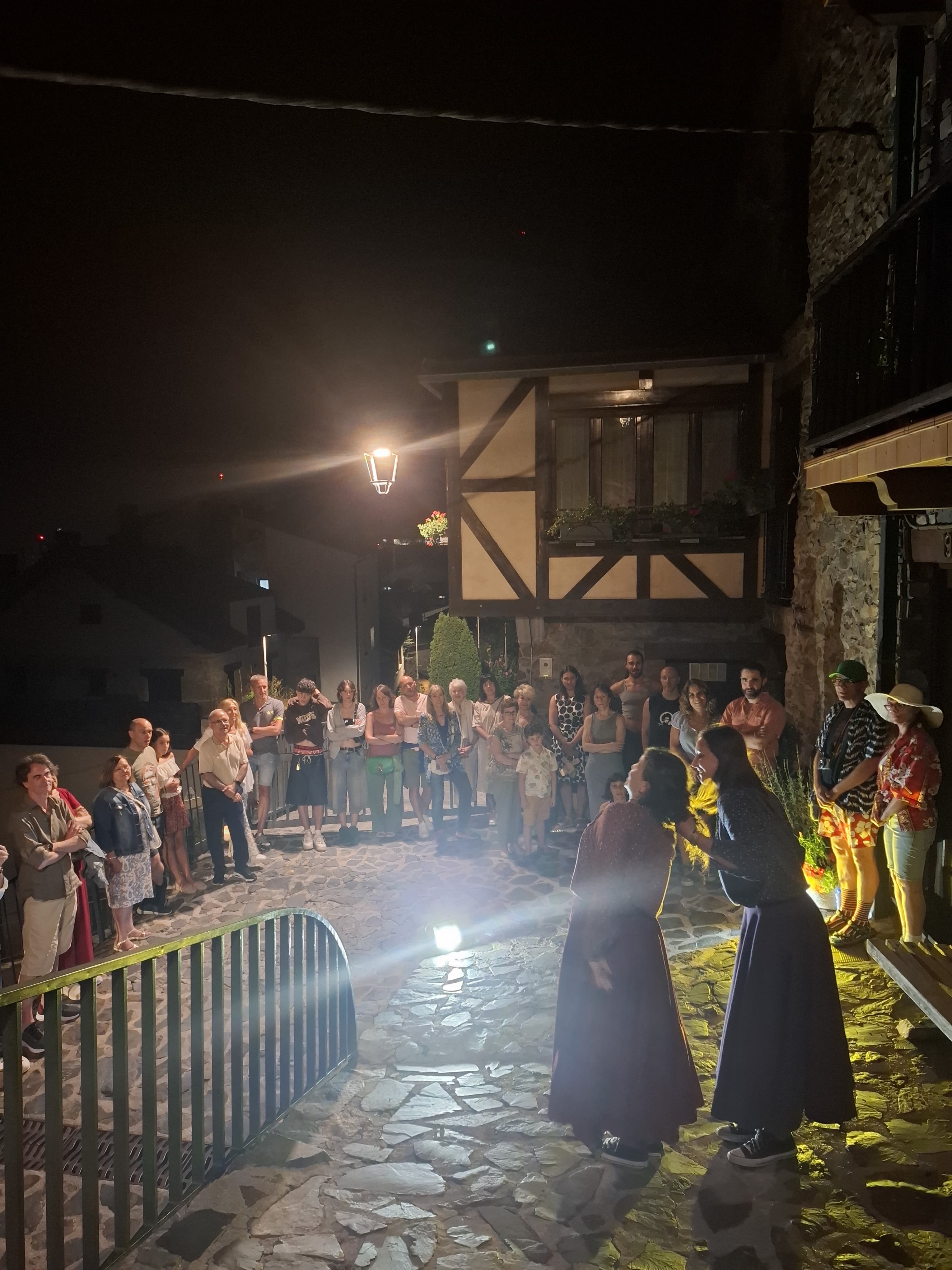 Un dels moments de l'espectacle aquest dissabte a la nit. Un dels moments de l'espectacle aquest dissabte a la nit.