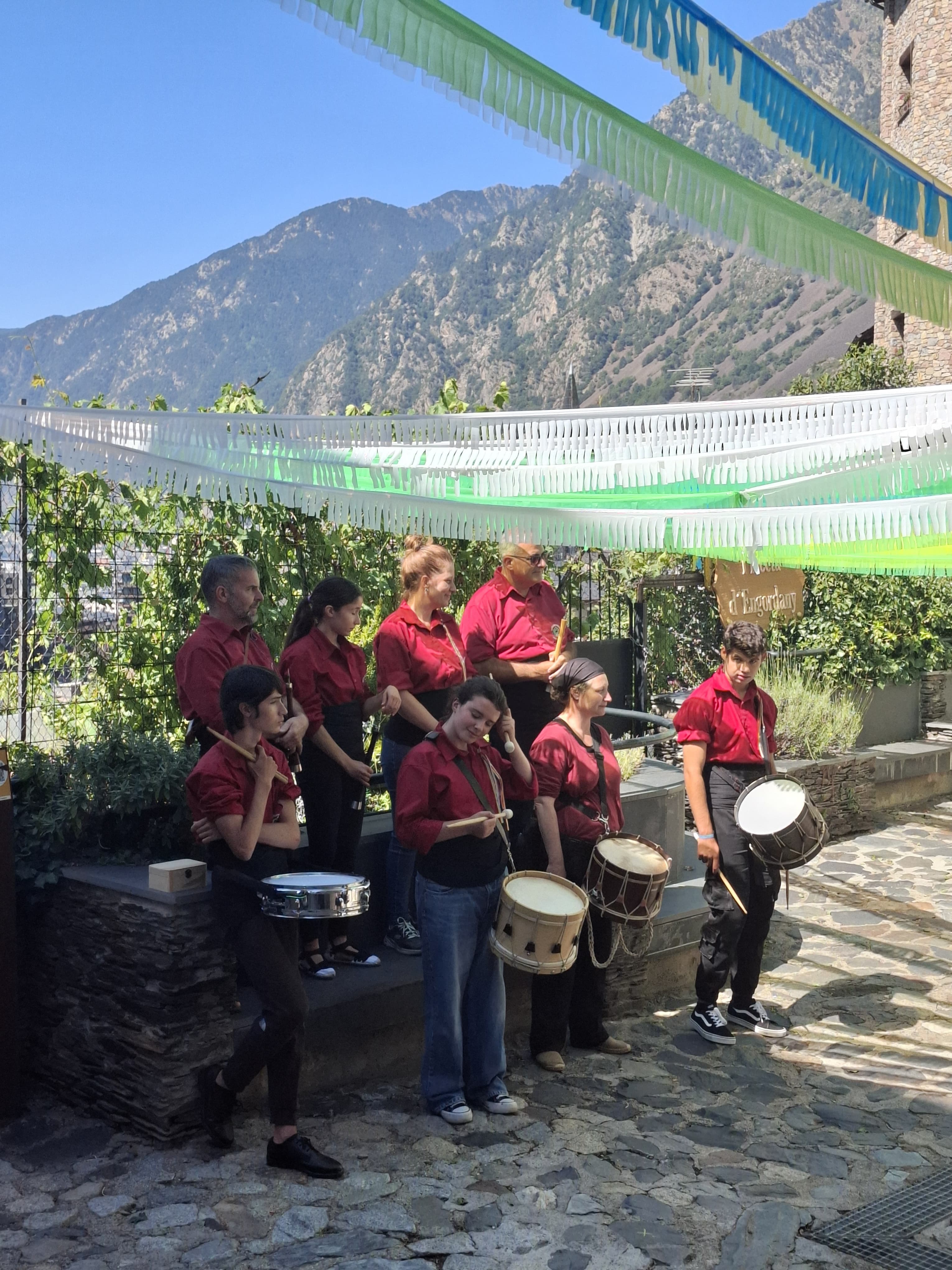 Els tabalers dels Castellers d'Andorra han participat per primer avegada. Els tabalers dels Castellers d'Andorra han participat per primer avegada.