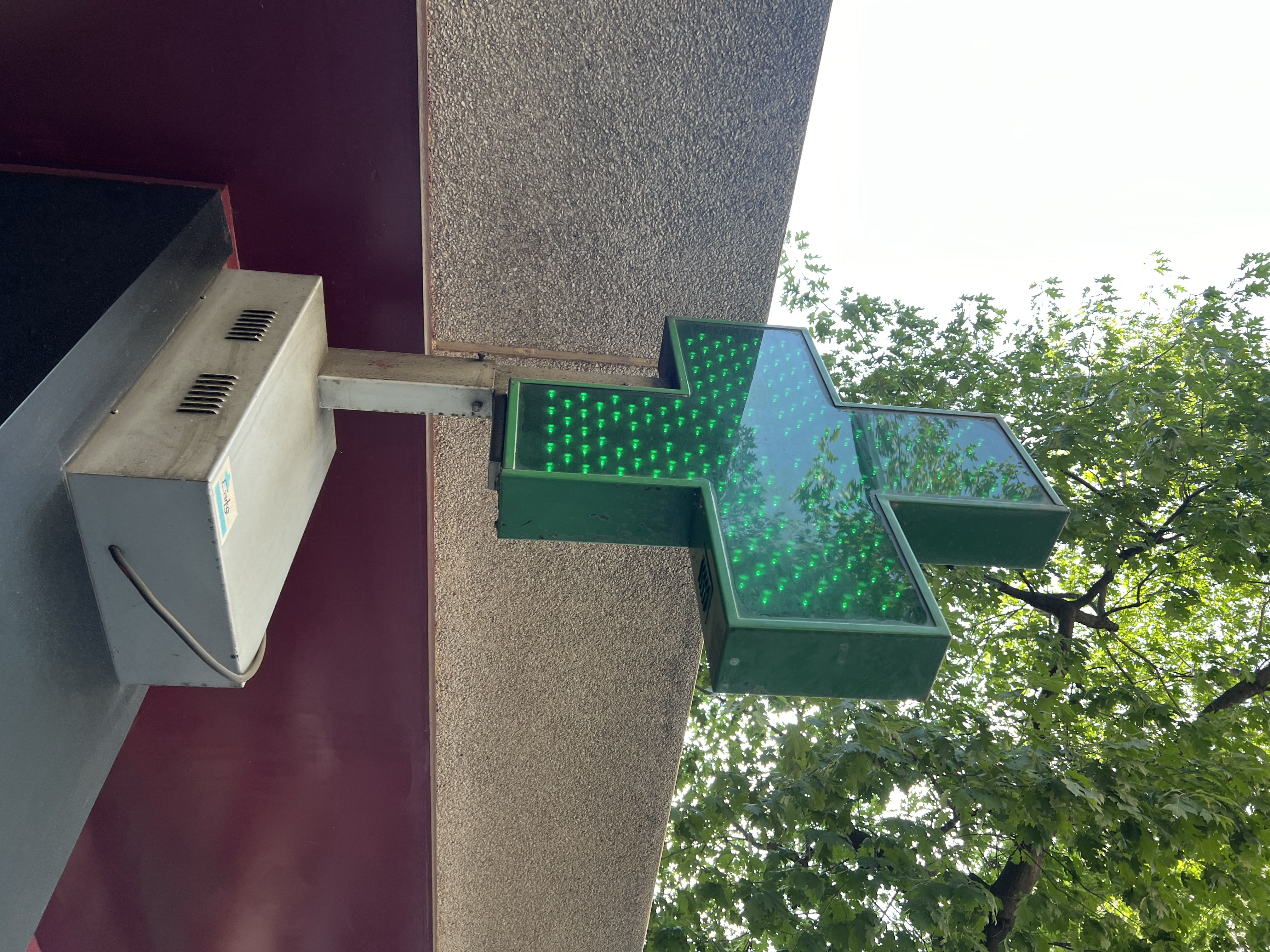 Un rètol farmacèutic. Un rètol farmacèutic.