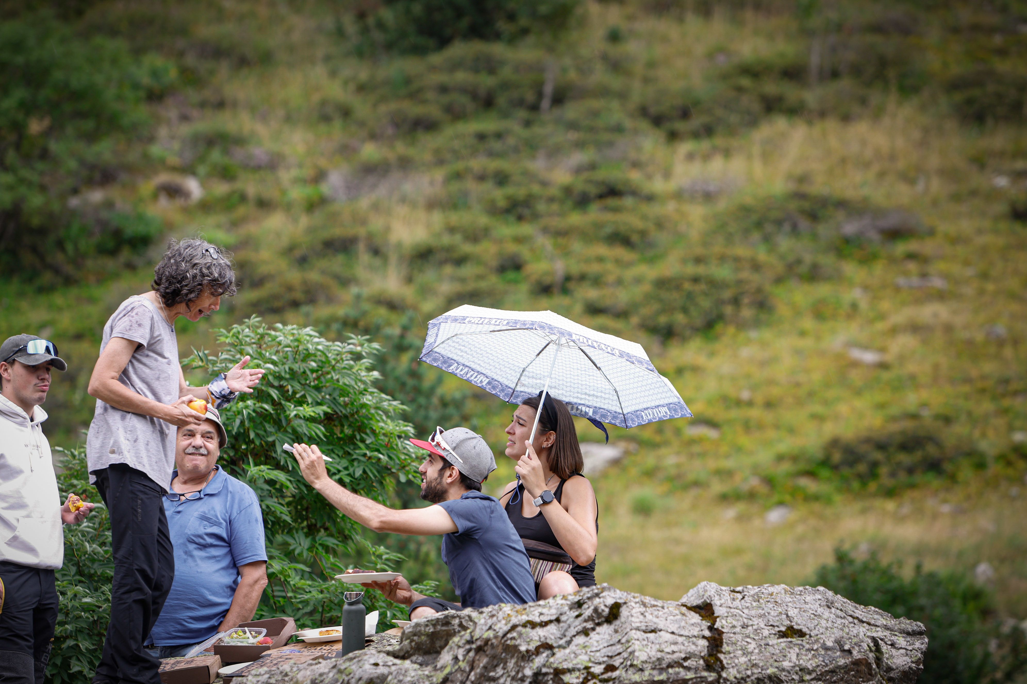 Repartiment del menjar popular. Repartiment del menjar popular.