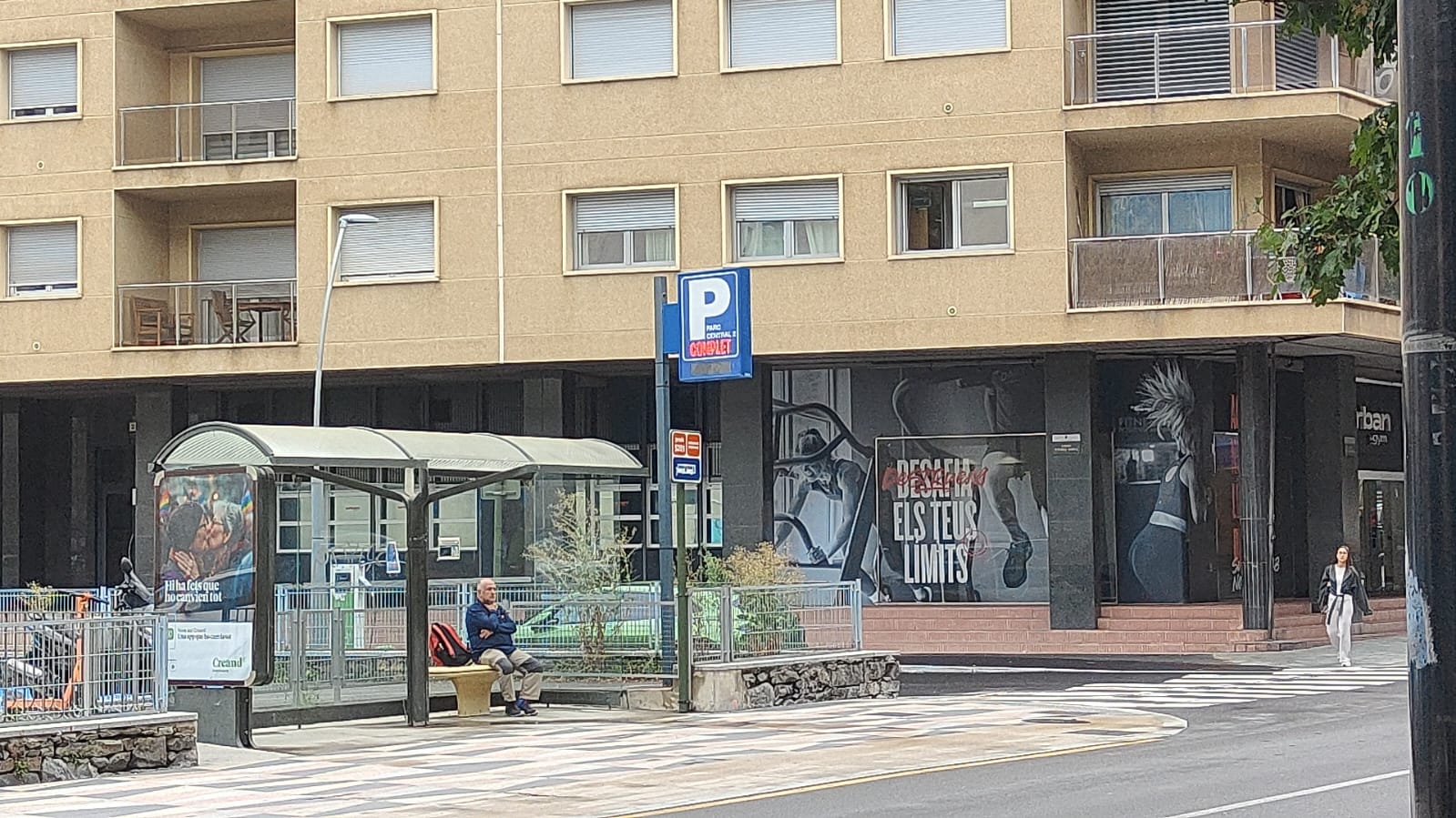 L'aparcament del Parc Central 2 també estava complet al migdia. L'aparcament del Parc Central 2 també estava complet al migdia.