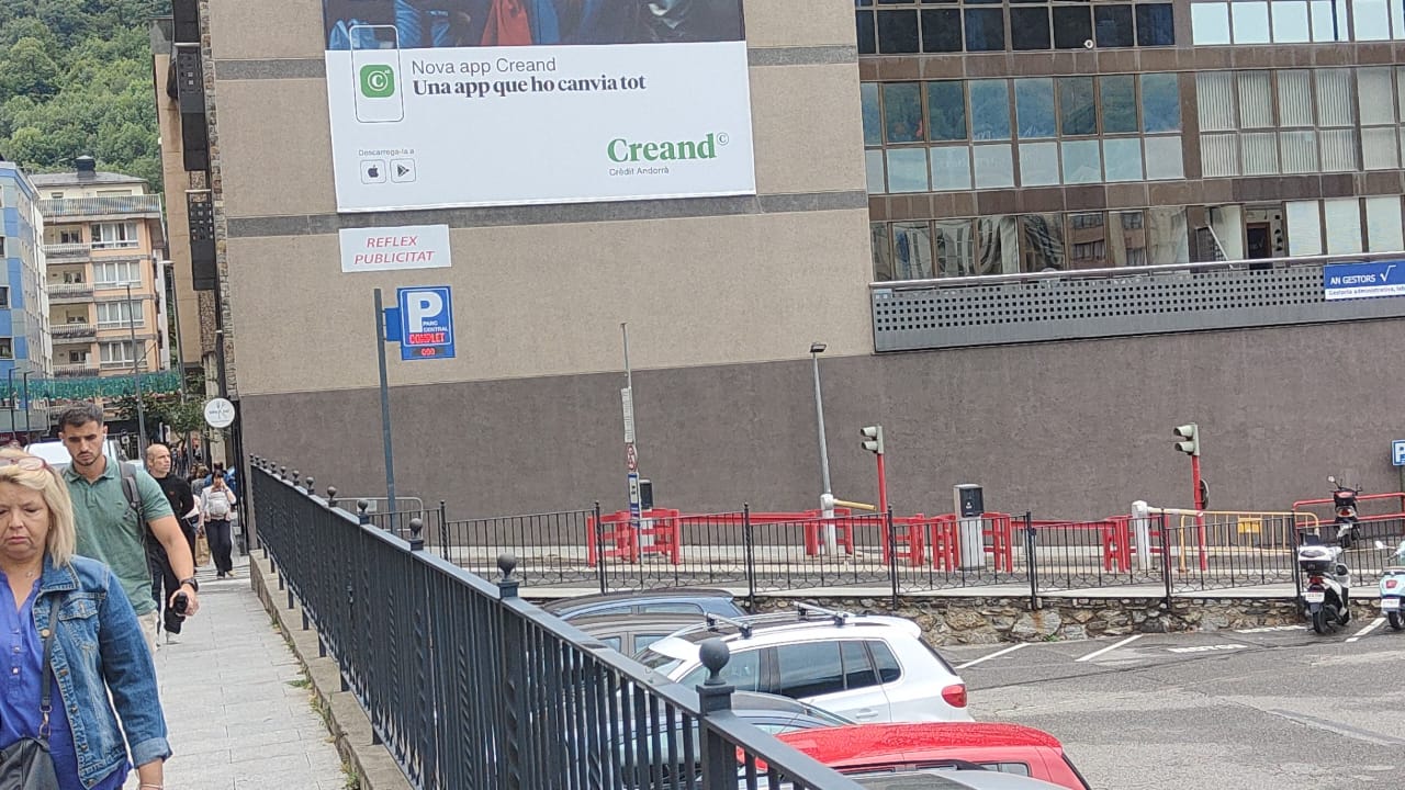 L'aparcament del Parc central complet aquest dimecres al migdia. L'aparcament del Parc central complet aquest dimecres al migdia.