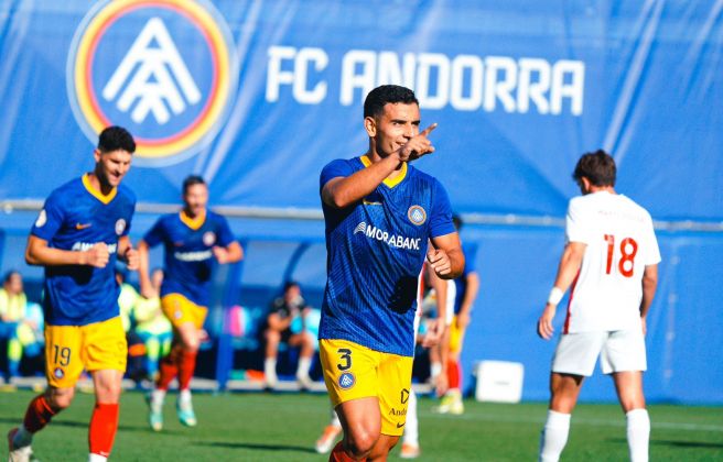 Clemente celebrant el seu primer gol.