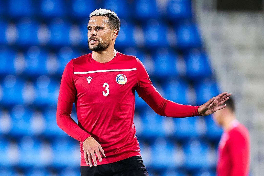 Marc Vales, en un escalfament amb la selecció d'Andorra. 