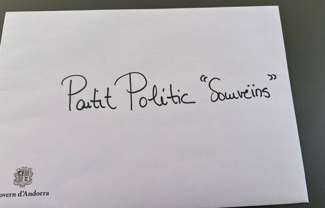 El sobre amb el vistiplau de Govern a la inscripció de Somveïns.