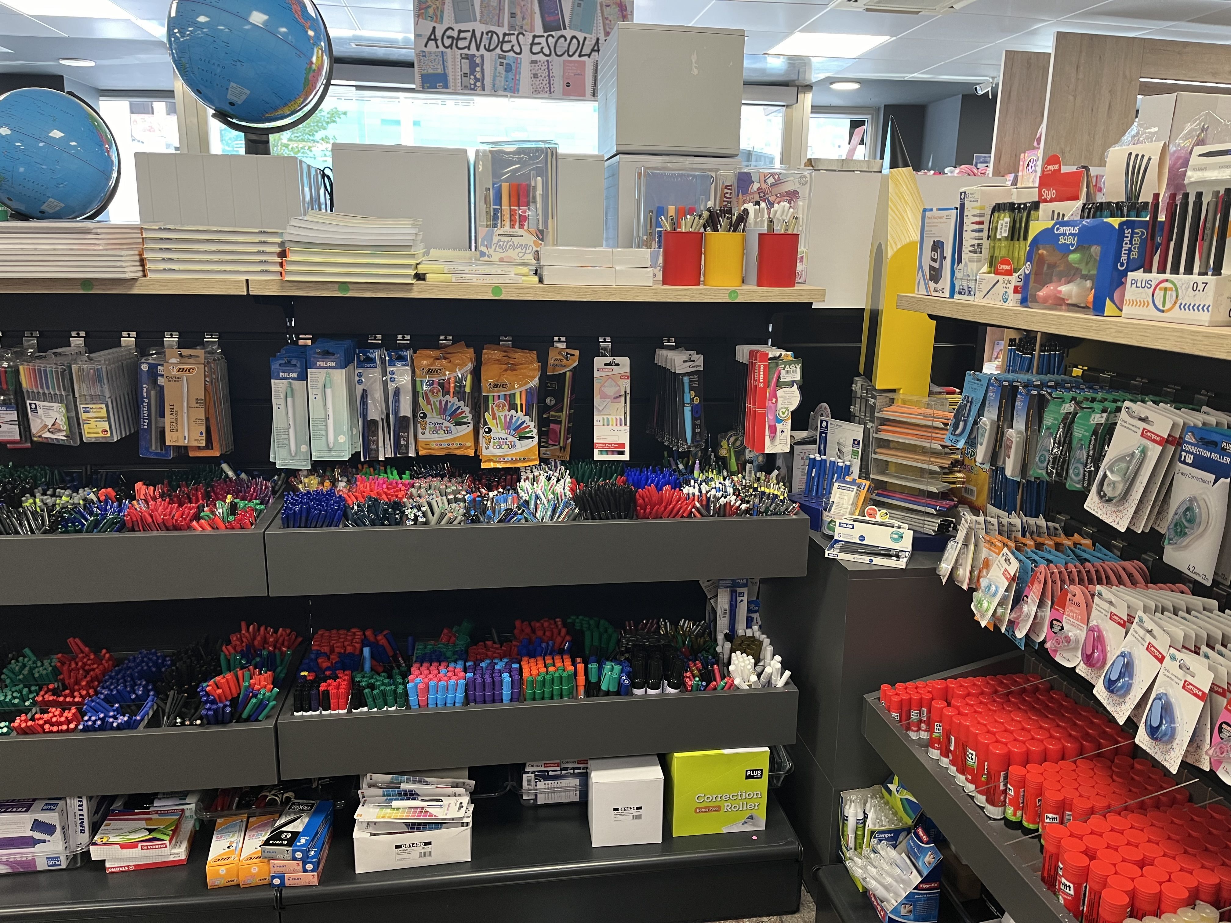 Material escolar d'un dels establiments.