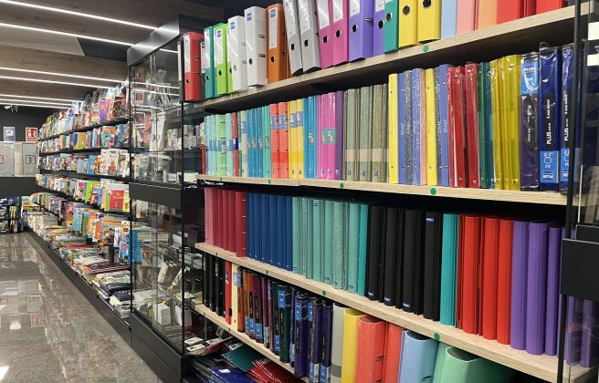 Material escolar disponible.