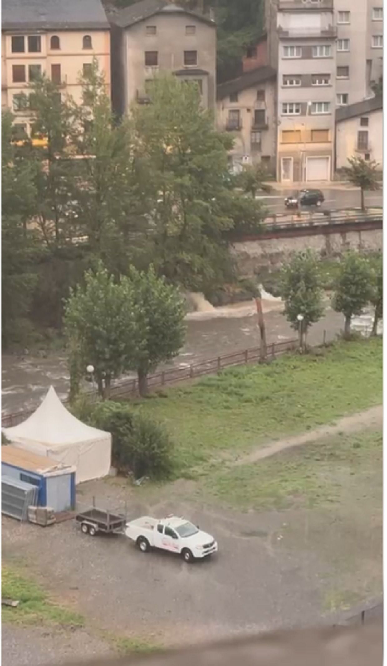 L'estat del riu a Sant Julià amb les tempestes d'aquesta tarda.