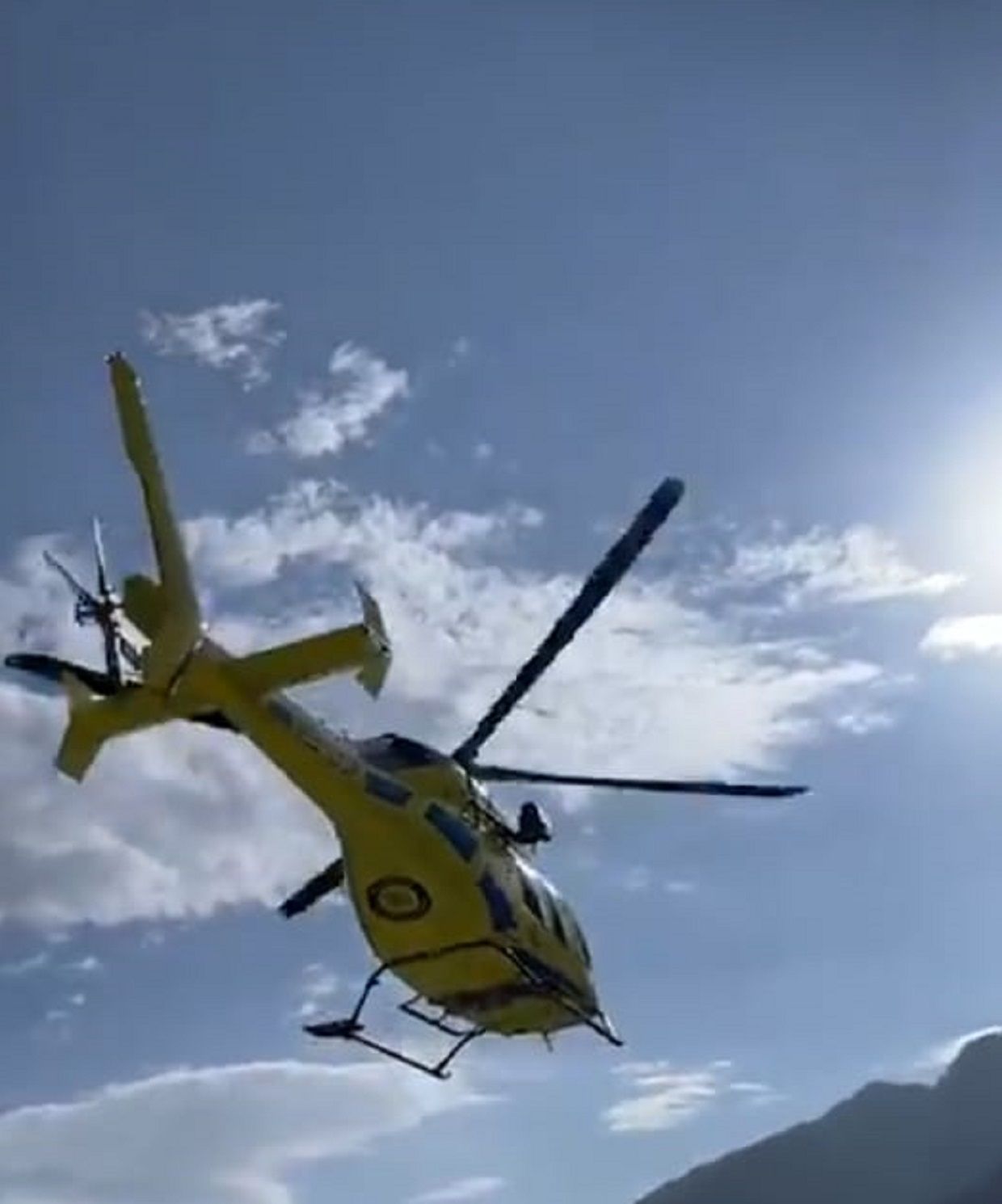 L'helicòpter que ha participat en el rescat del ciclista al bike park.