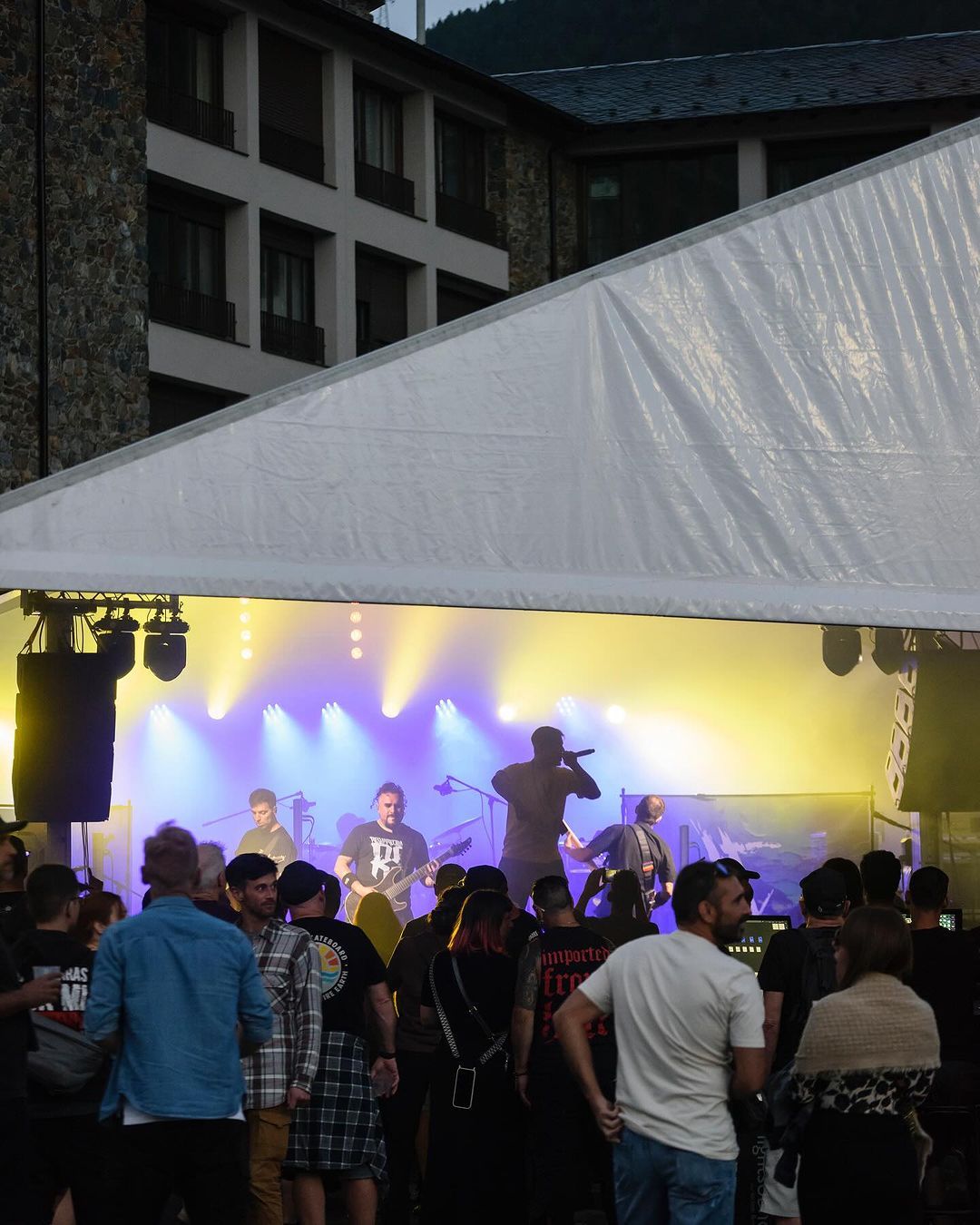 Les carpes s'han omplert. Les carpes s'han omplert.