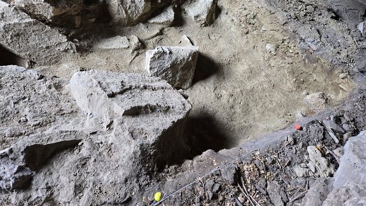 El sondeig fet a l'interior de la cova. El sondeig fet a l'interior de la cova.