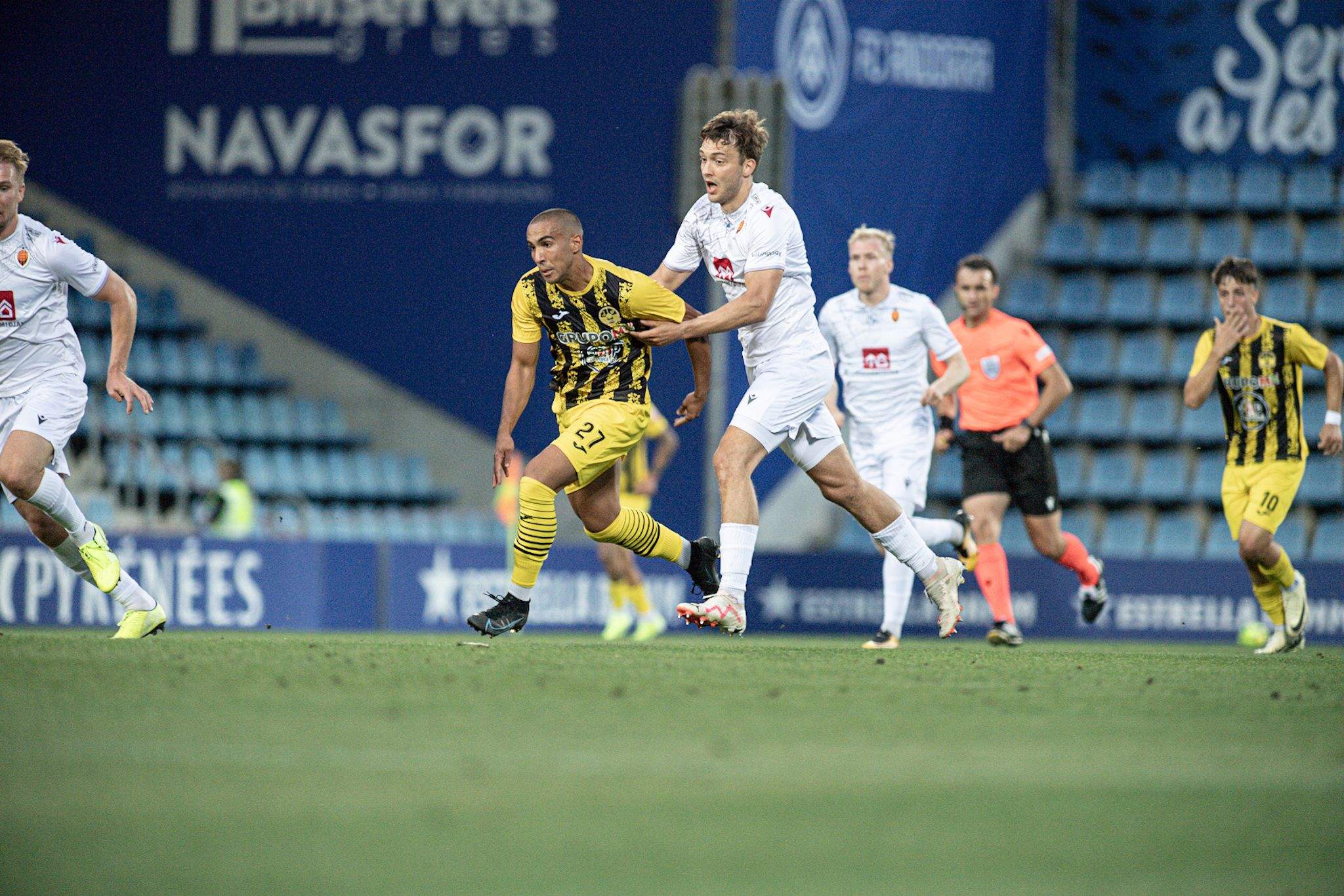 Ha estat un partit amb moltes amonestacions en els dos bàndols.