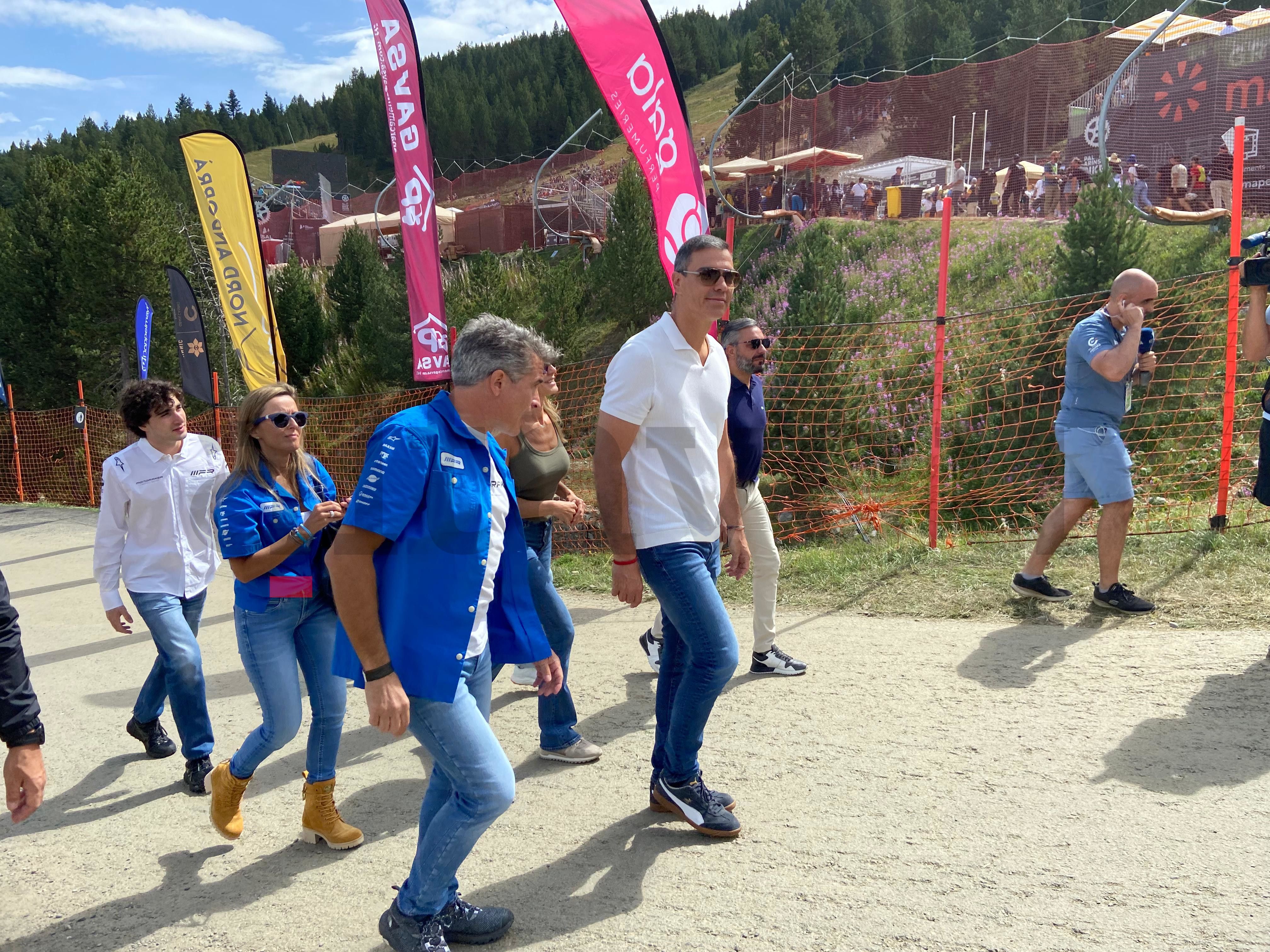 Pedro Sánchez arribant al recorregut dels Mundials de Pal.