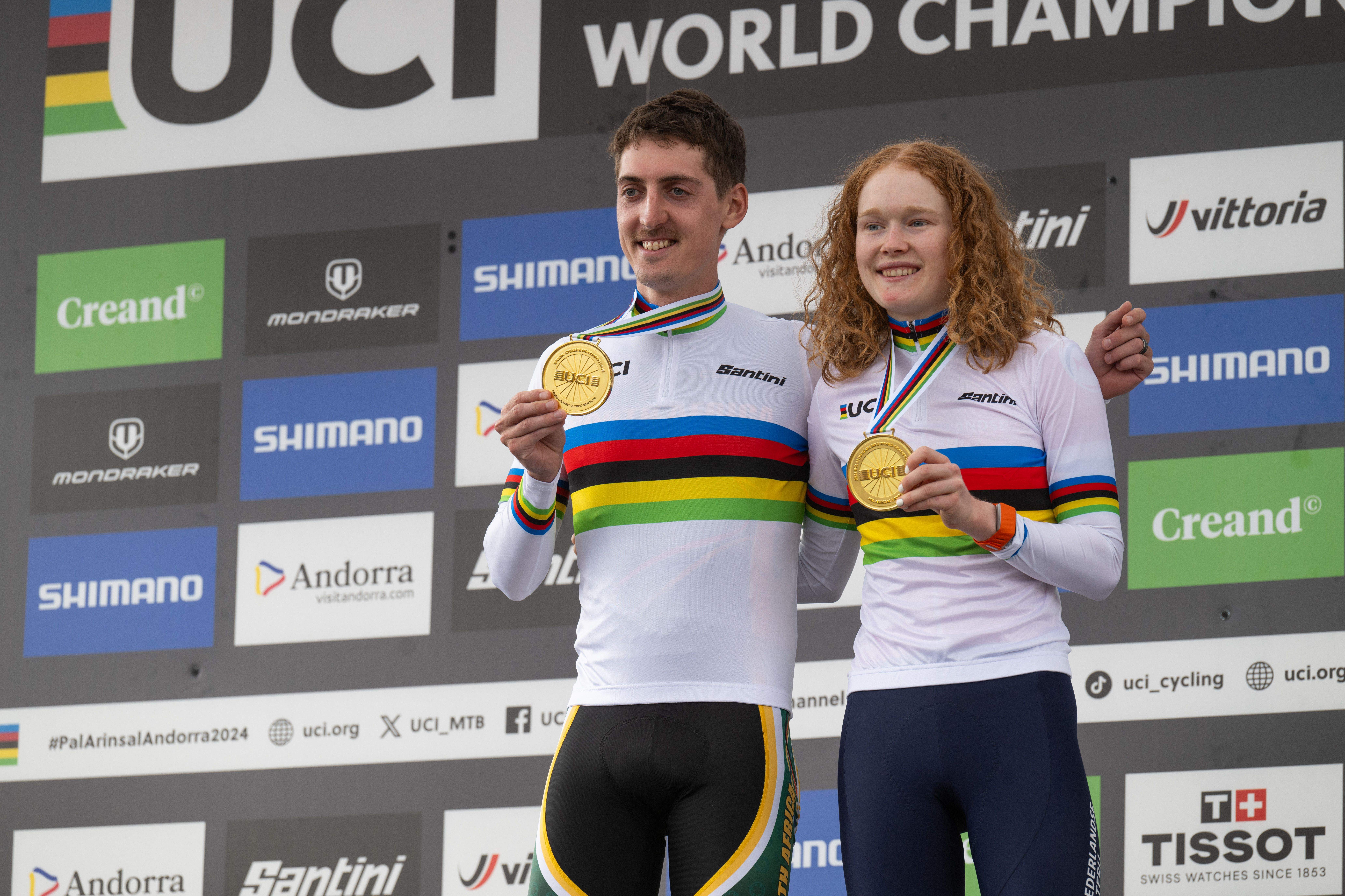 Alan Hatherly i Puck Pieterse, en el més alt del podi.