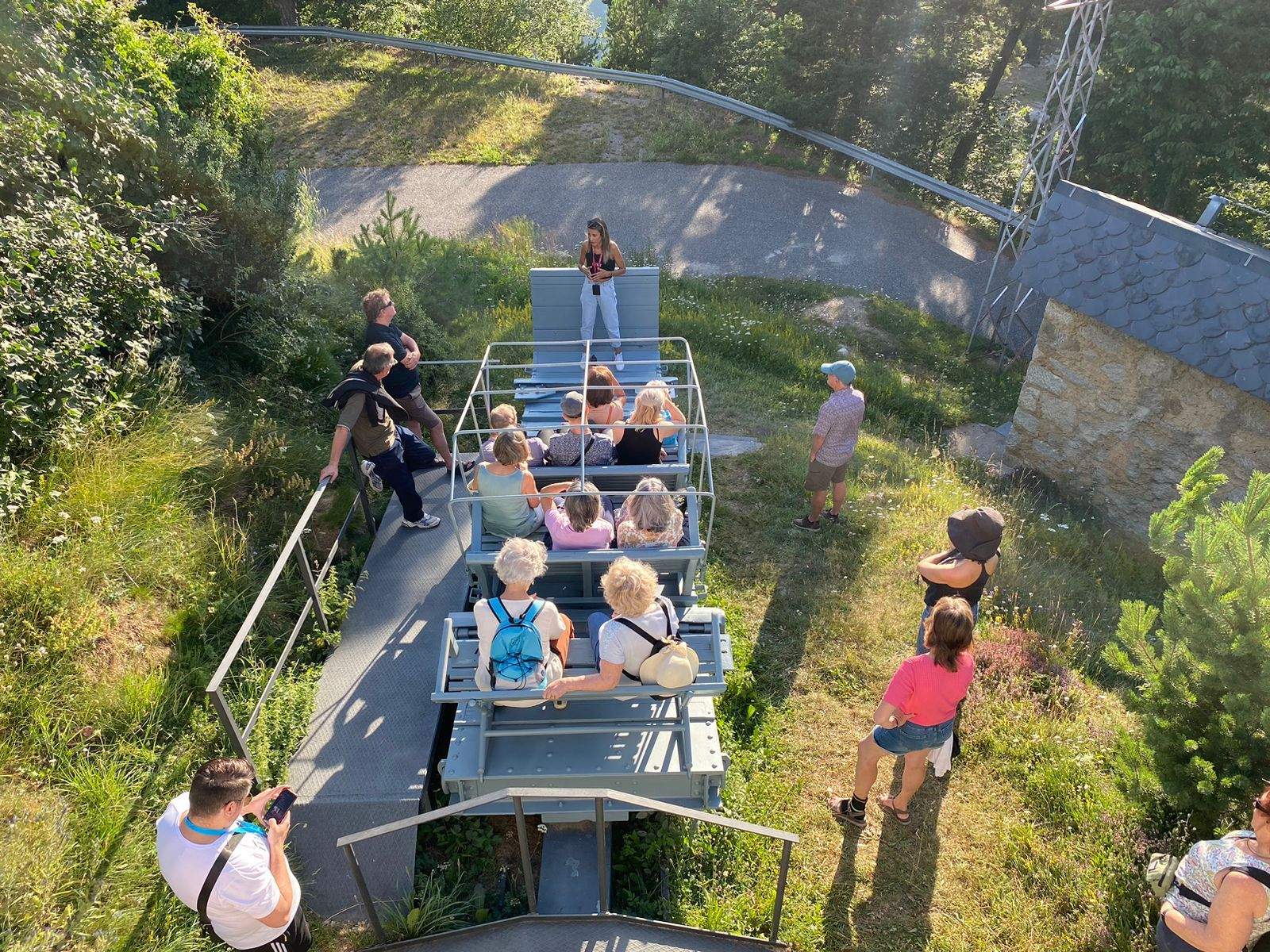 Participants en una de les activitats de les Nits d'estiu de FEDA Cultura.