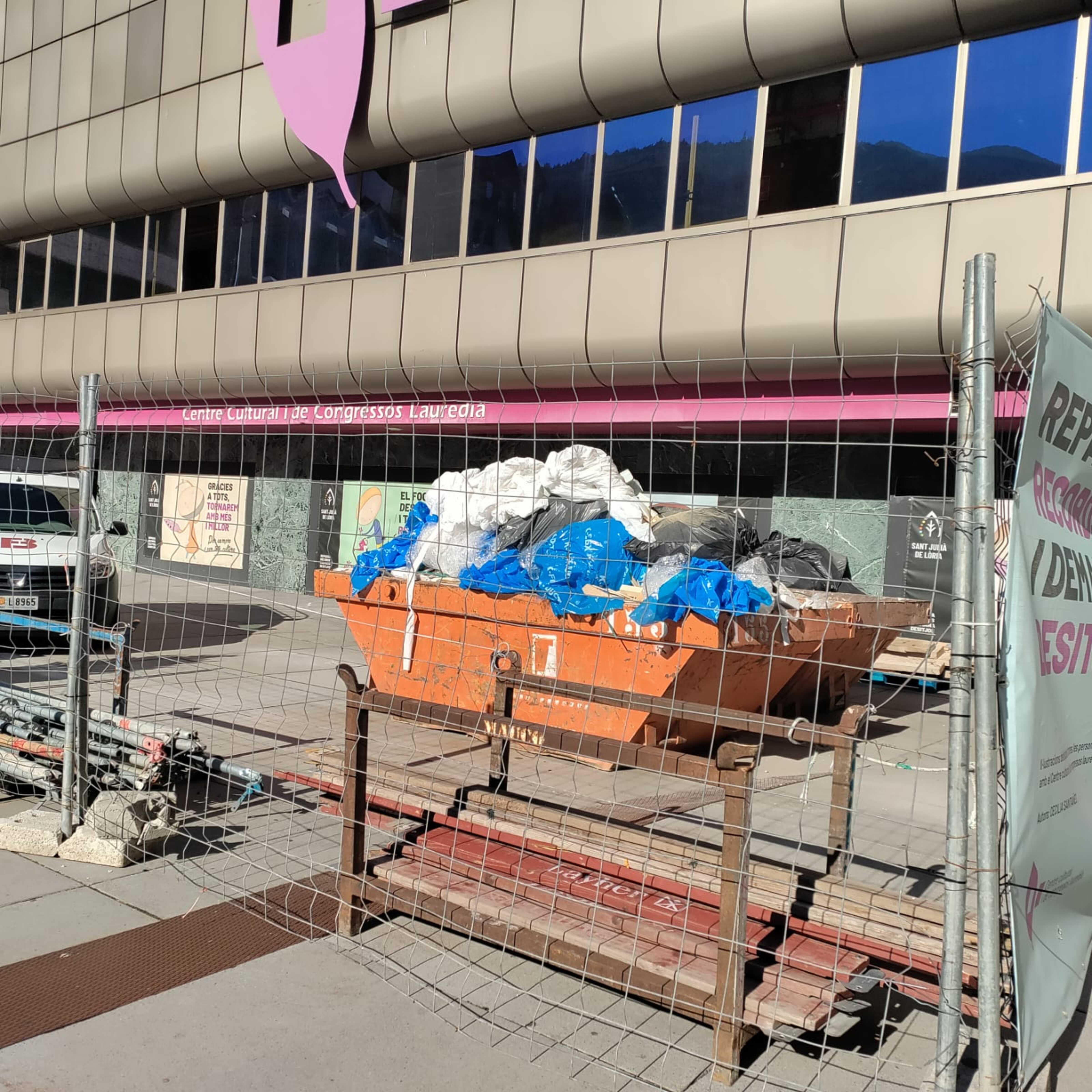 Exterior del Centre Cultural, actualment en obres.