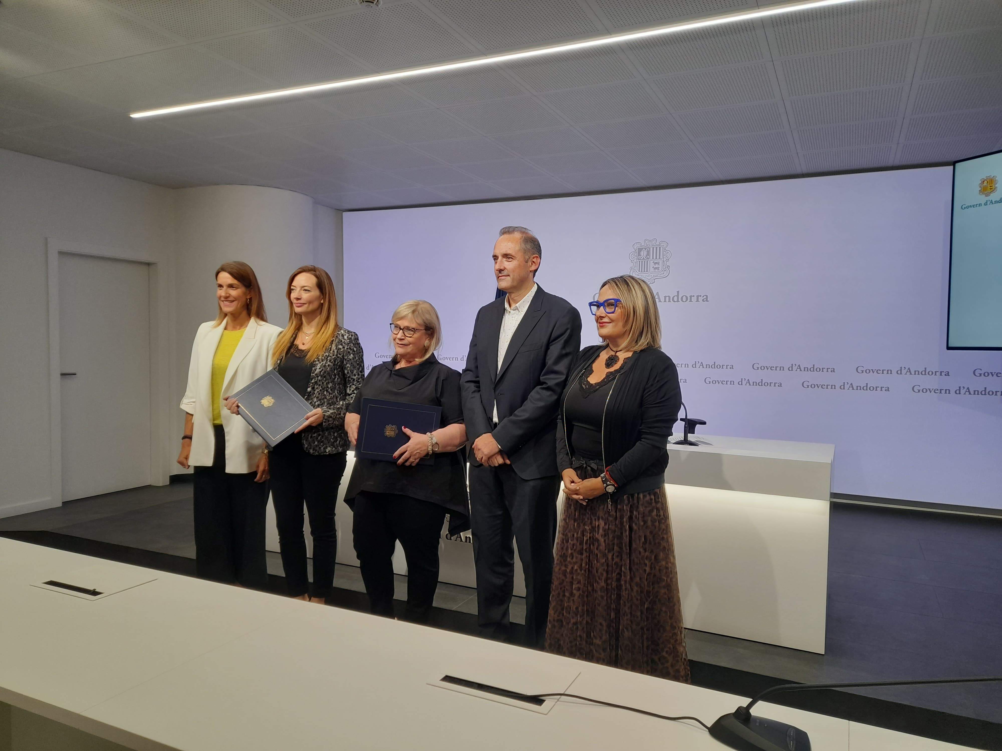 Cristina Pérez, Helena Mas, Esperança Esteve, Jordi Nadal i Sandra Cano.